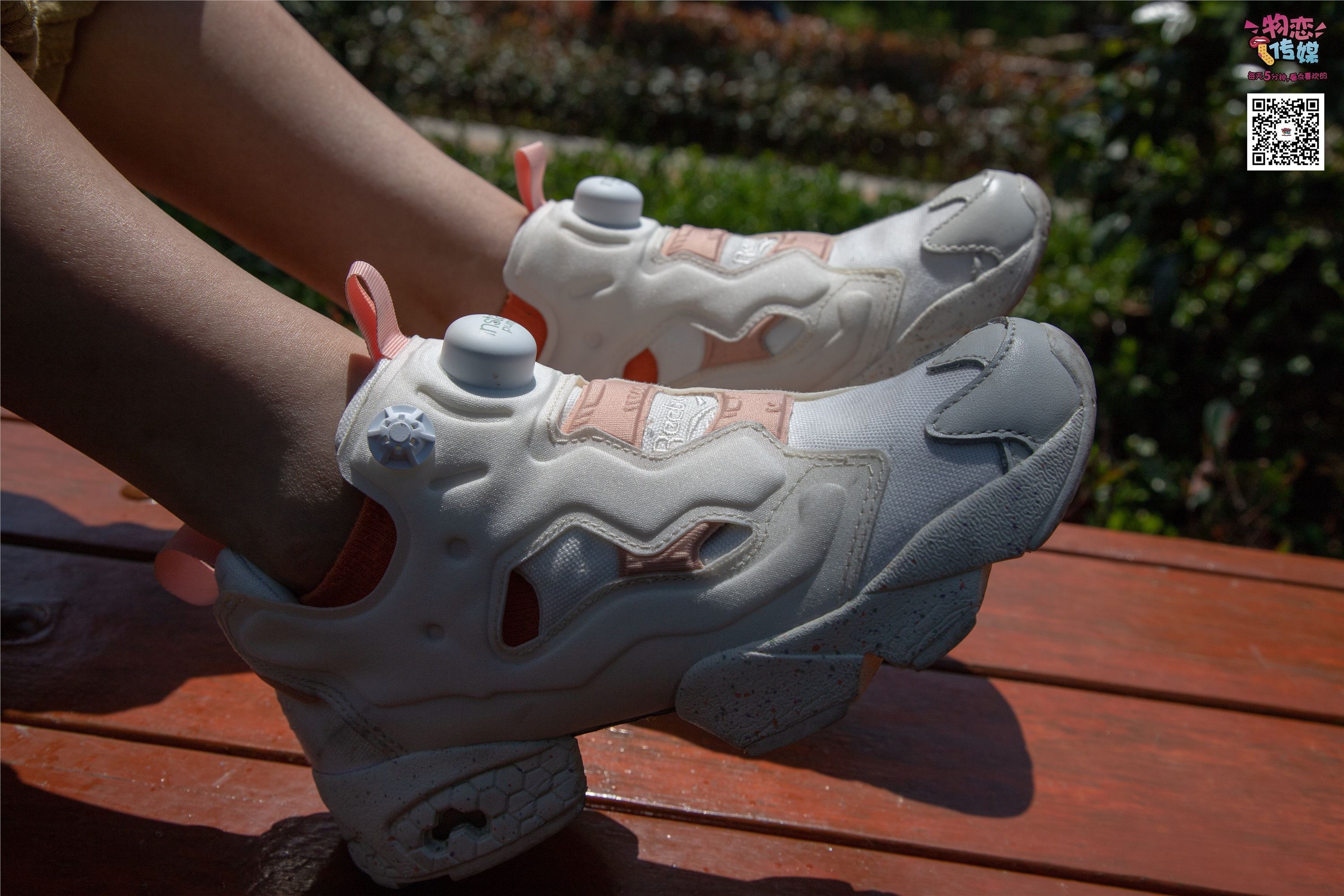 物恋传媒 No.013 气质独特的邻家小妹,粉色小棉袜加白袜哦