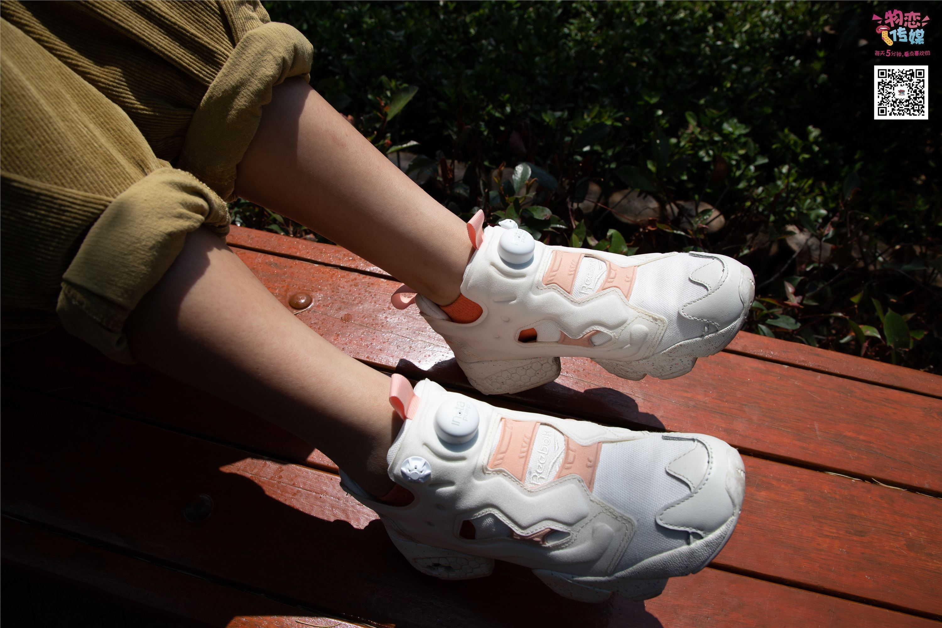 物恋传媒 No.013 气质独特的邻家小妹,粉色小棉袜加白袜哦