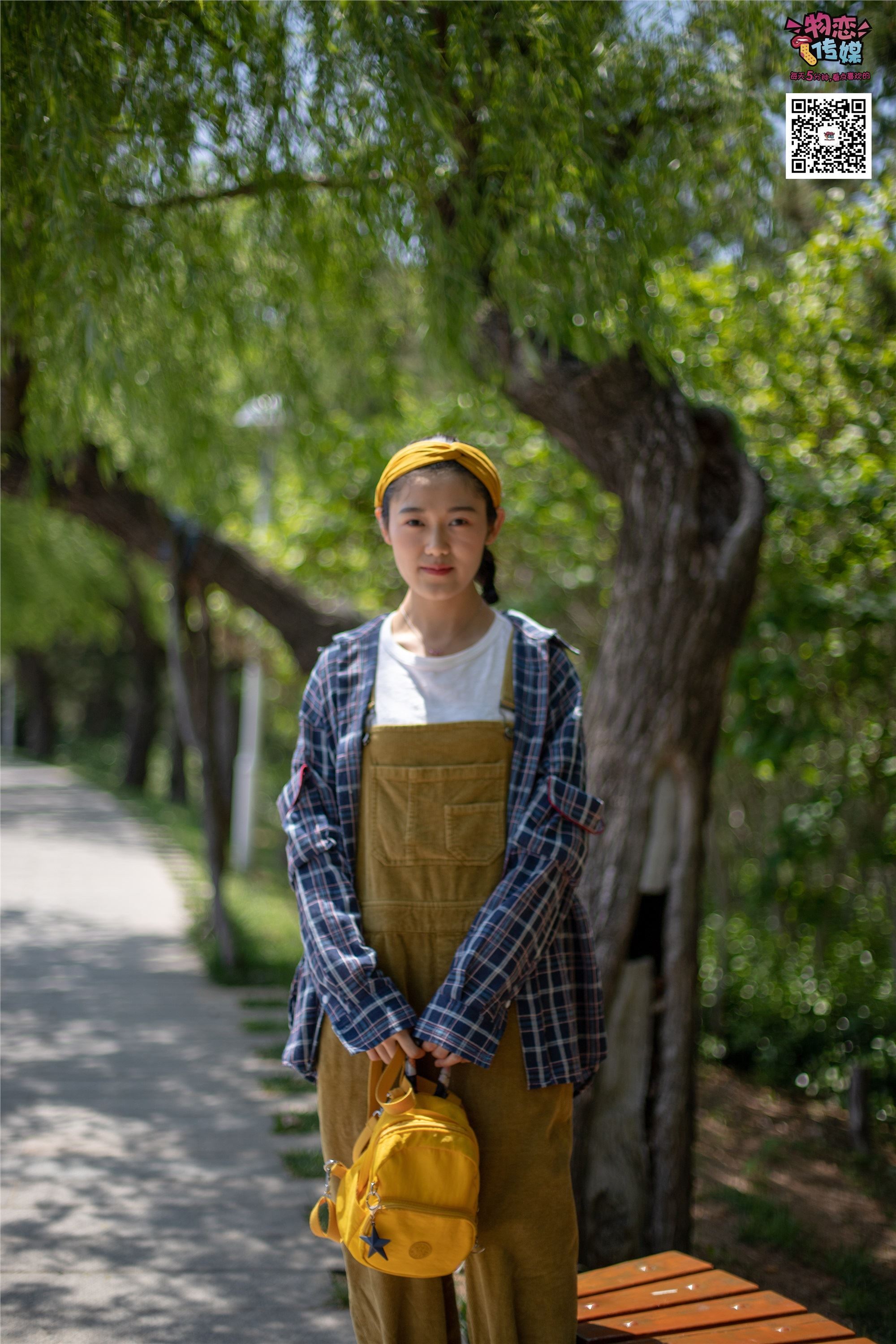 物恋传媒 No.013 气质独特的邻家小妹,粉色小棉袜加白袜哦