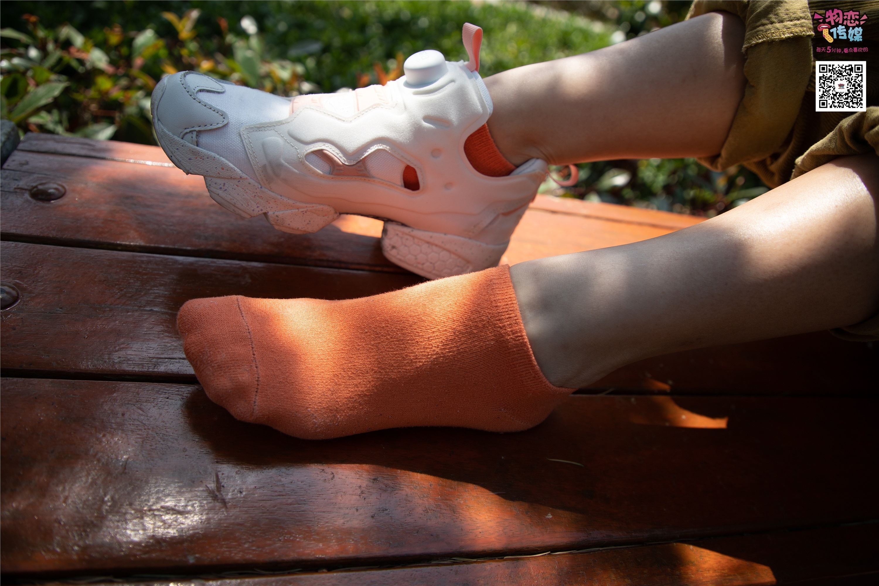 物恋传媒 No.013 气质独特的邻家小妹,粉色小棉袜加白袜哦