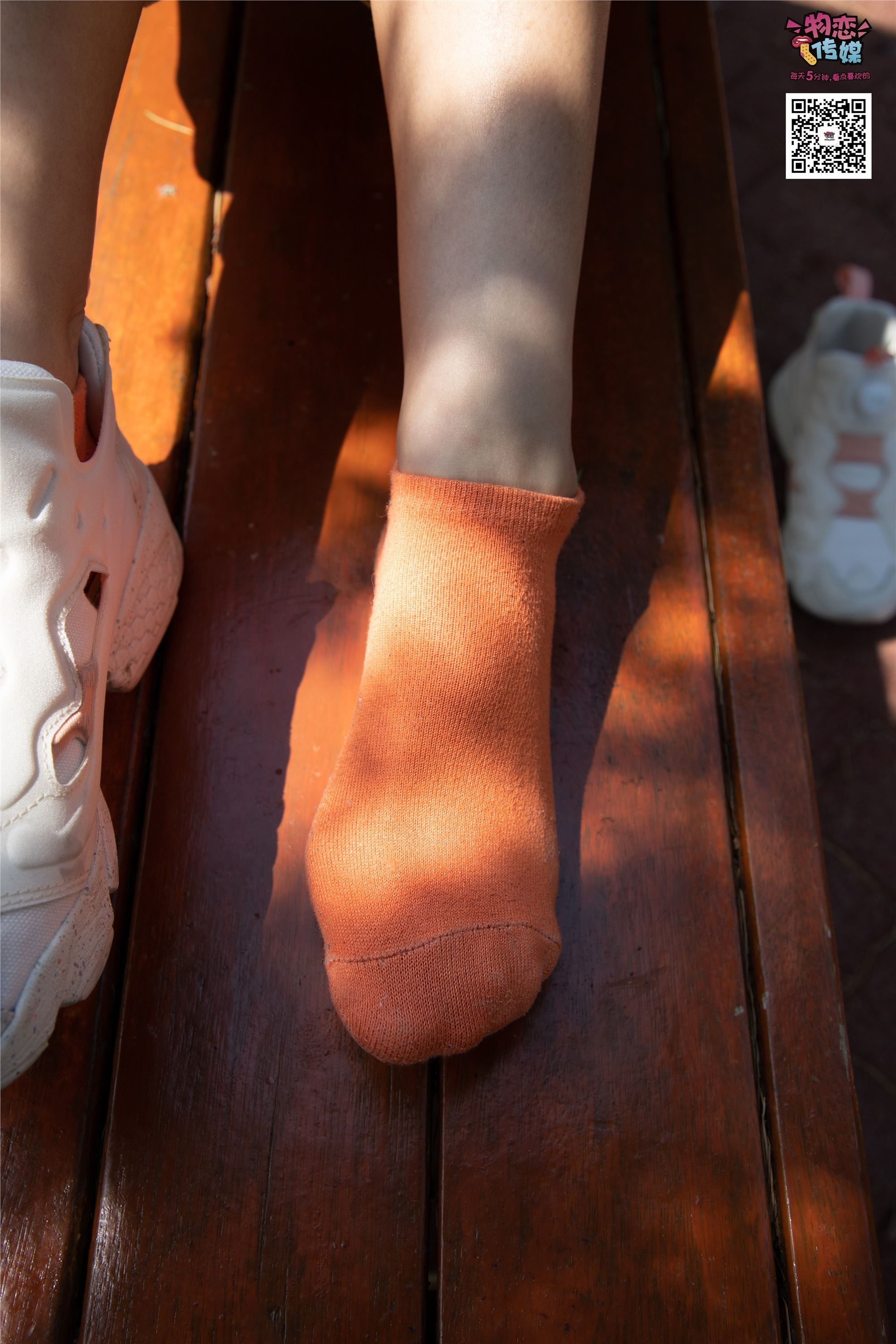 物恋传媒 No.013 气质独特的邻家小妹,粉色小棉袜加白袜哦