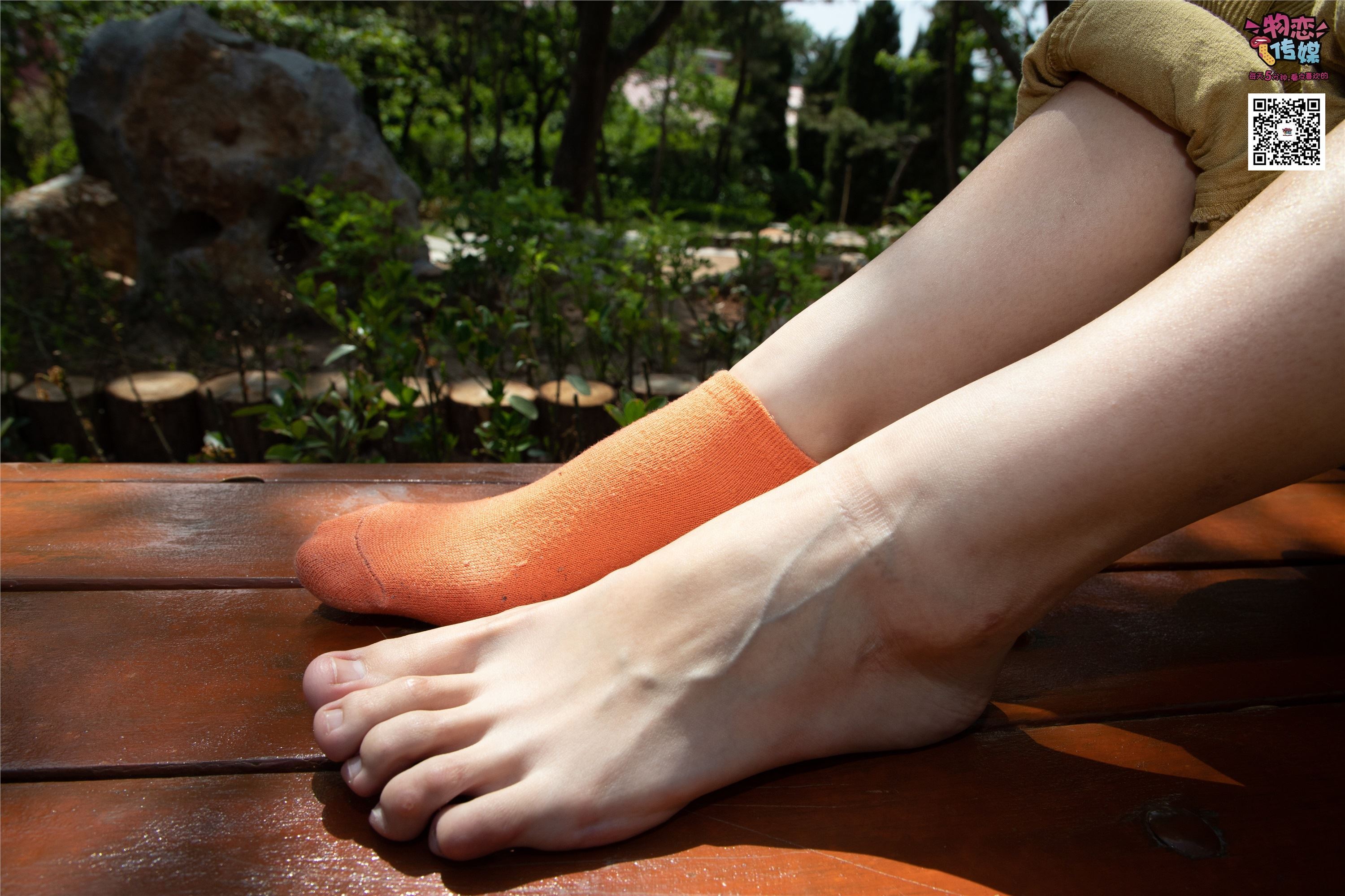 物恋传媒 No.013 气质独特的邻家小妹,粉色小棉袜加白袜哦