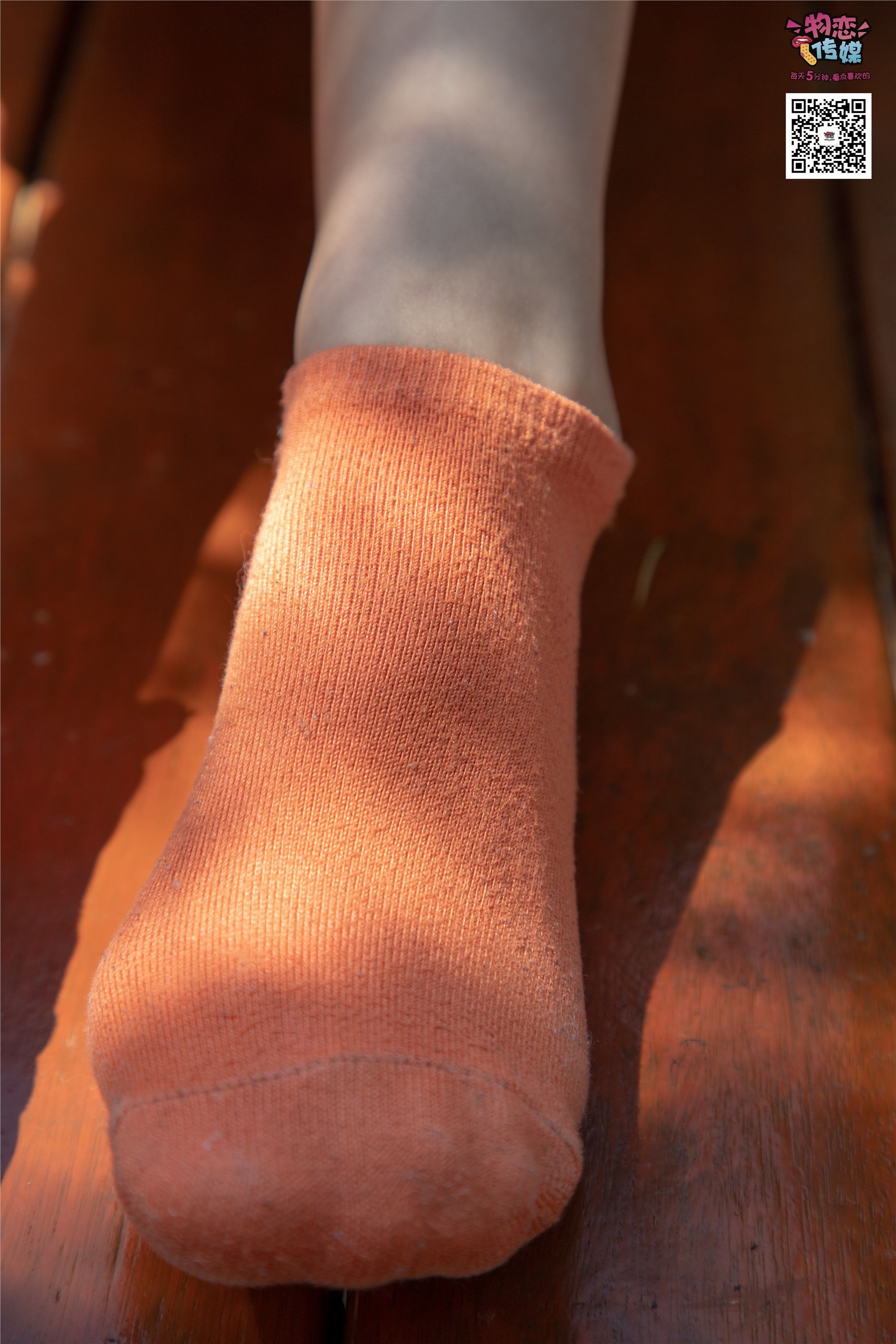 物恋传媒 No.013 气质独特的邻家小妹,粉色小棉袜加白袜哦