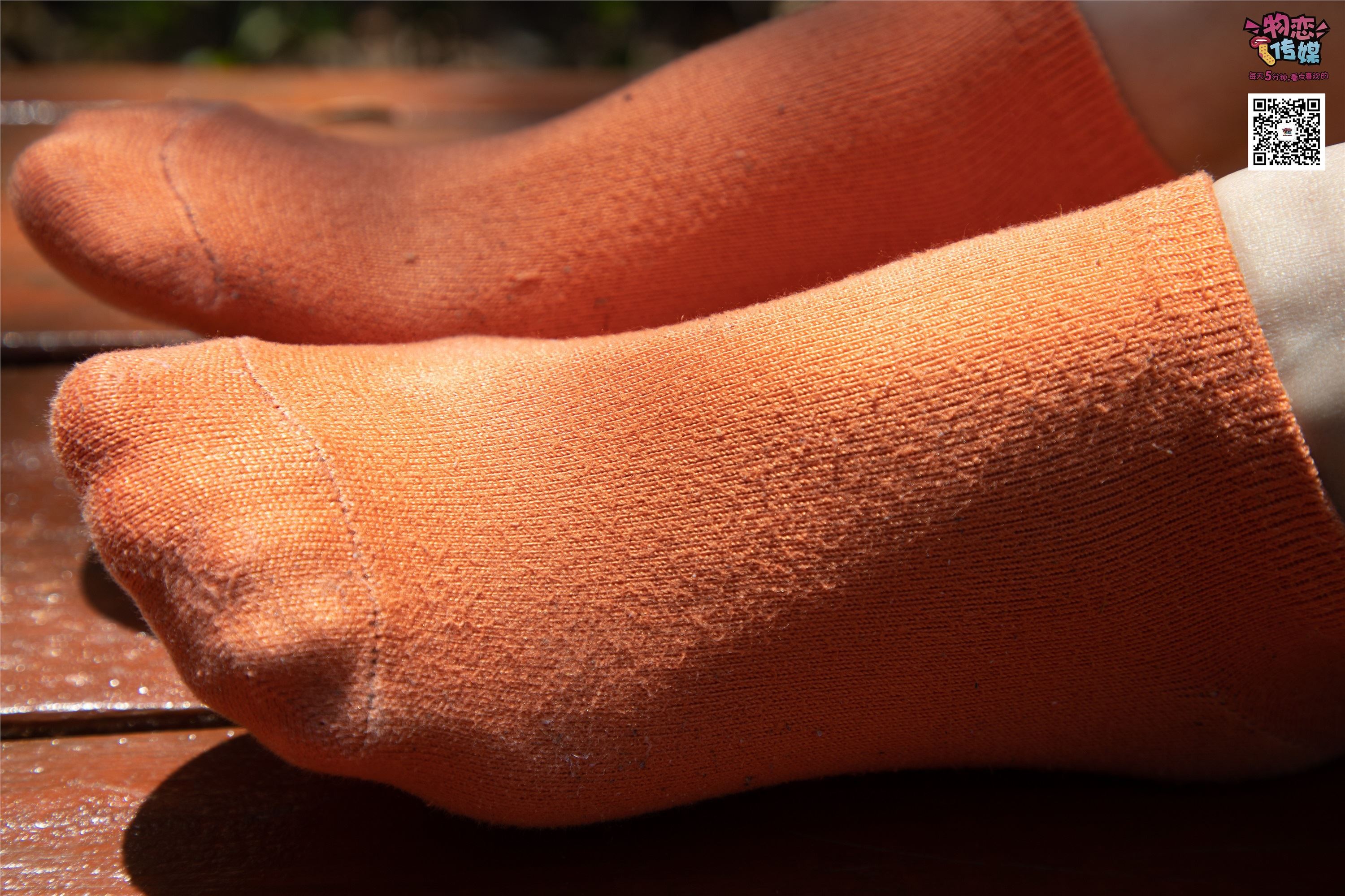 物恋传媒 No.013 气质独特的邻家小妹,粉色小棉袜加白袜哦