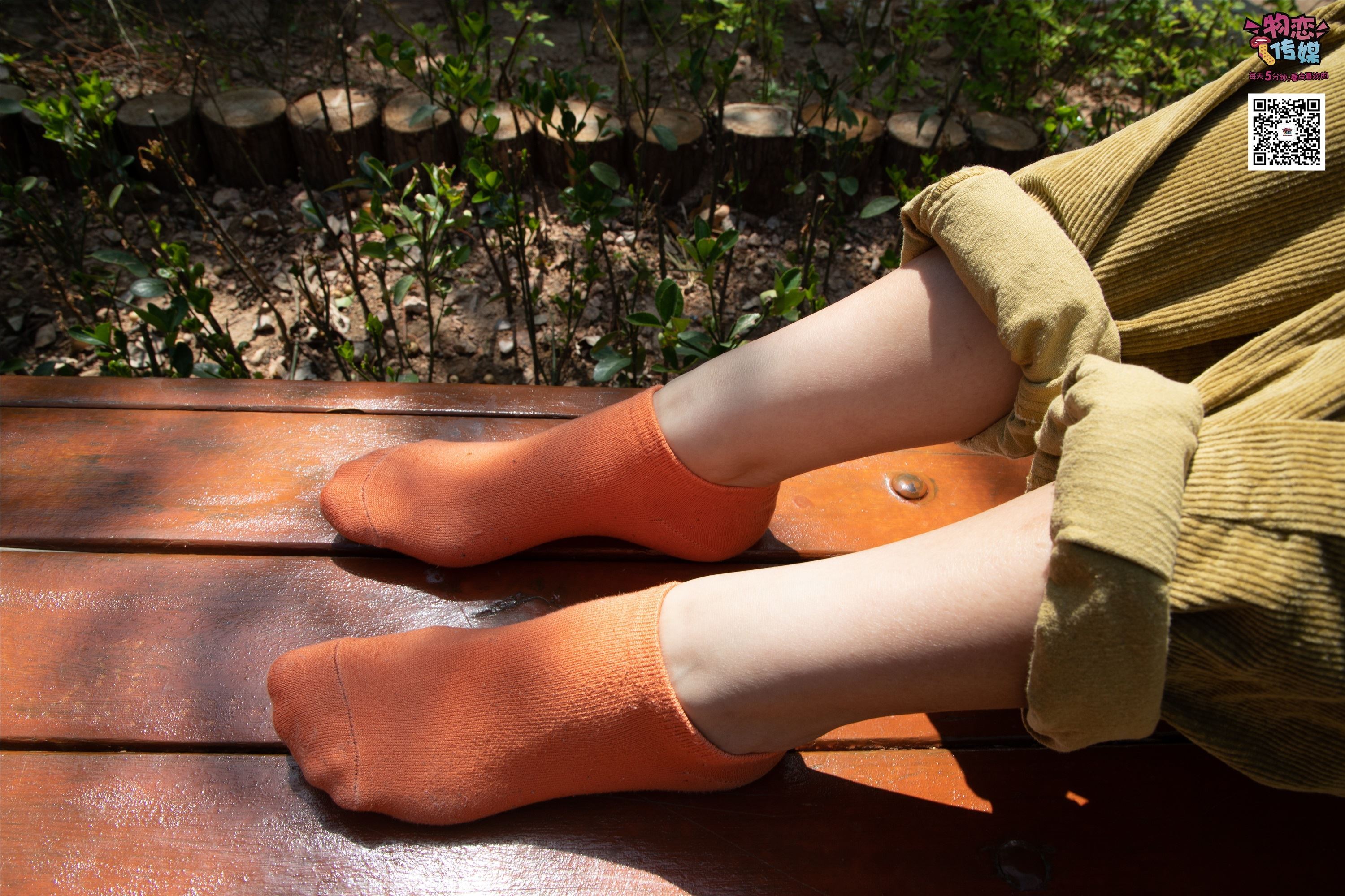 物恋传媒 No.013 气质独特的邻家小妹,粉色小棉袜加白袜哦