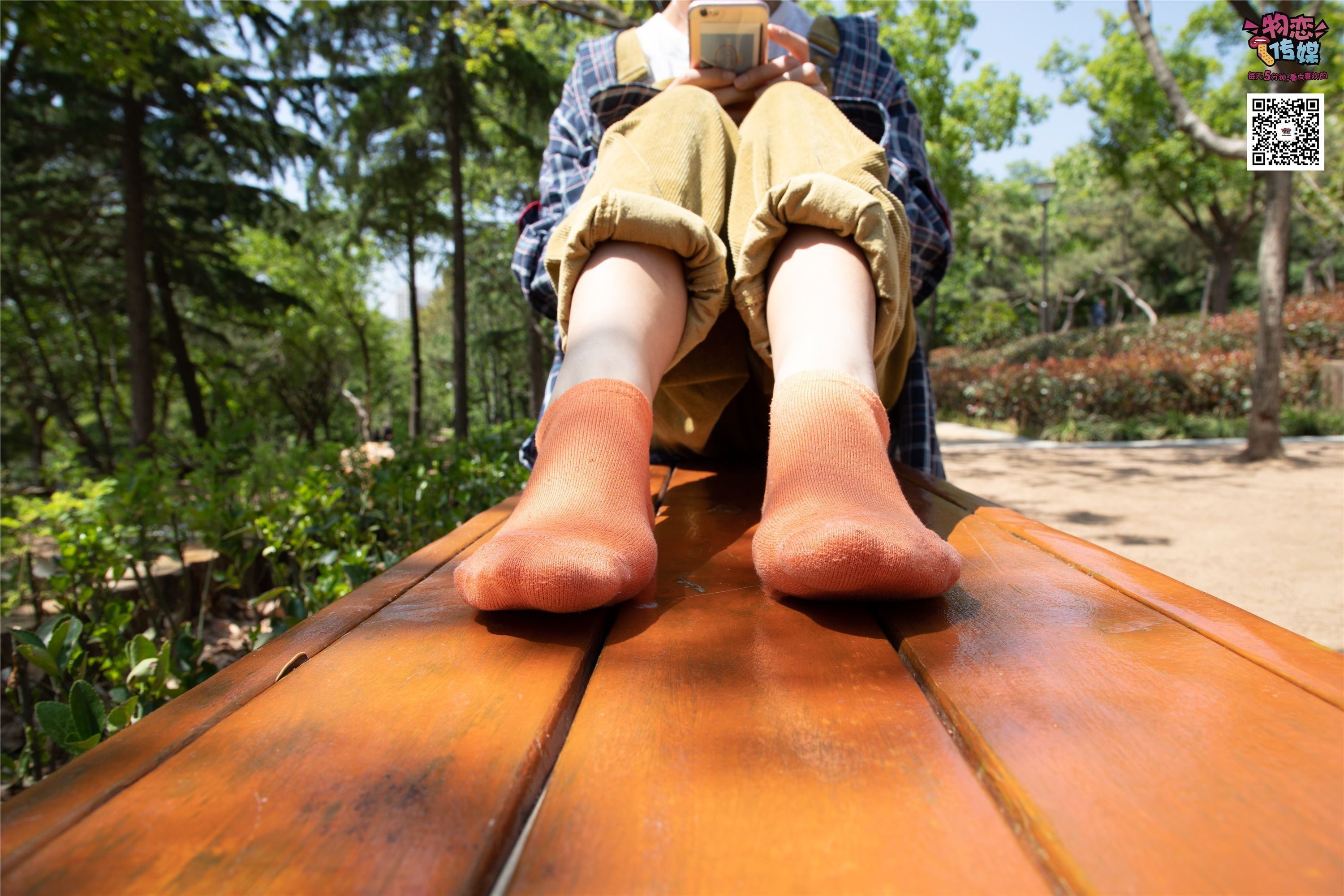 物恋传媒 No.013 气质独特的邻家小妹,粉色小棉袜加白袜哦