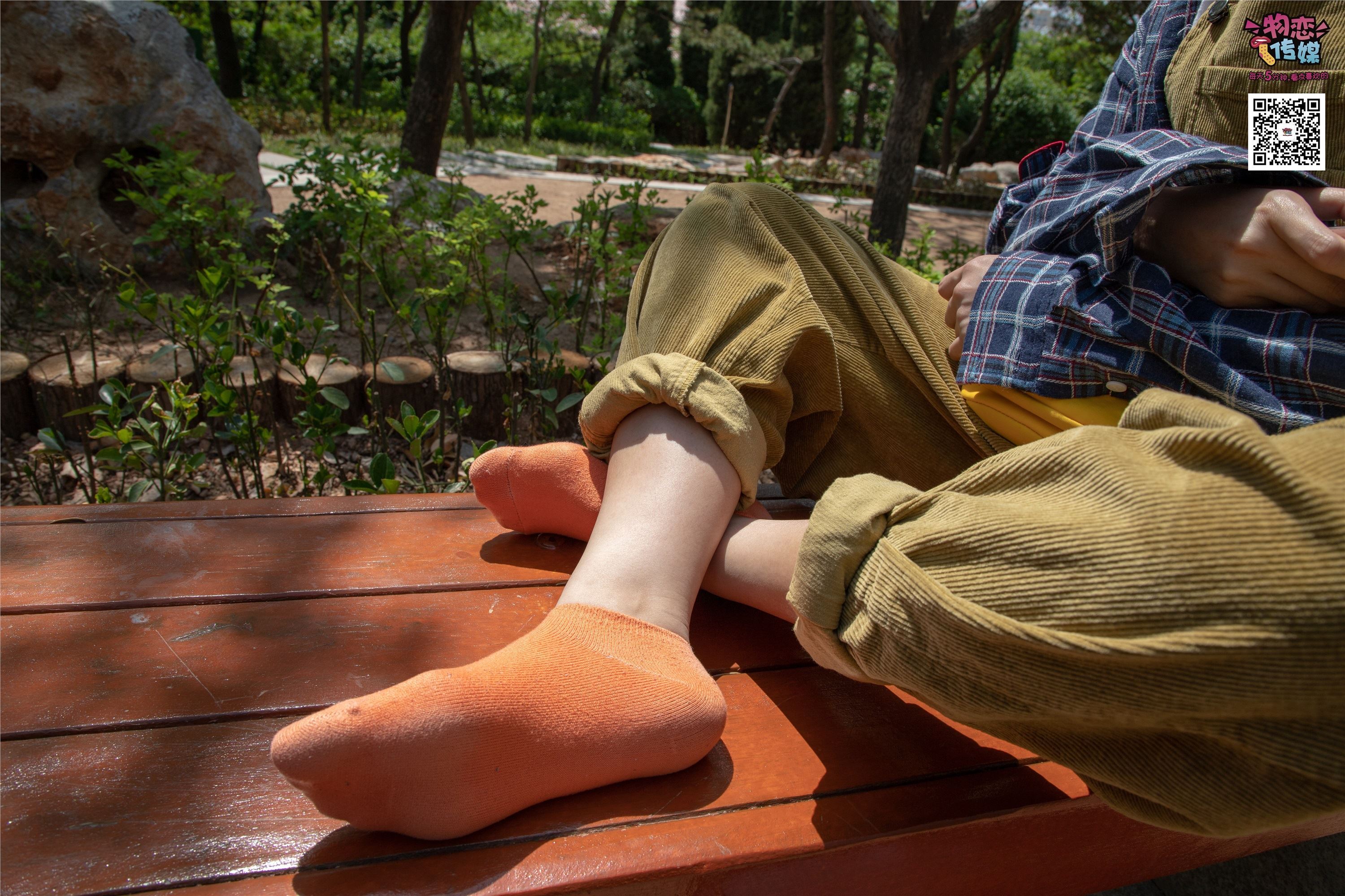 物恋传媒 No.013 气质独特的邻家小妹,粉色小棉袜加白袜哦