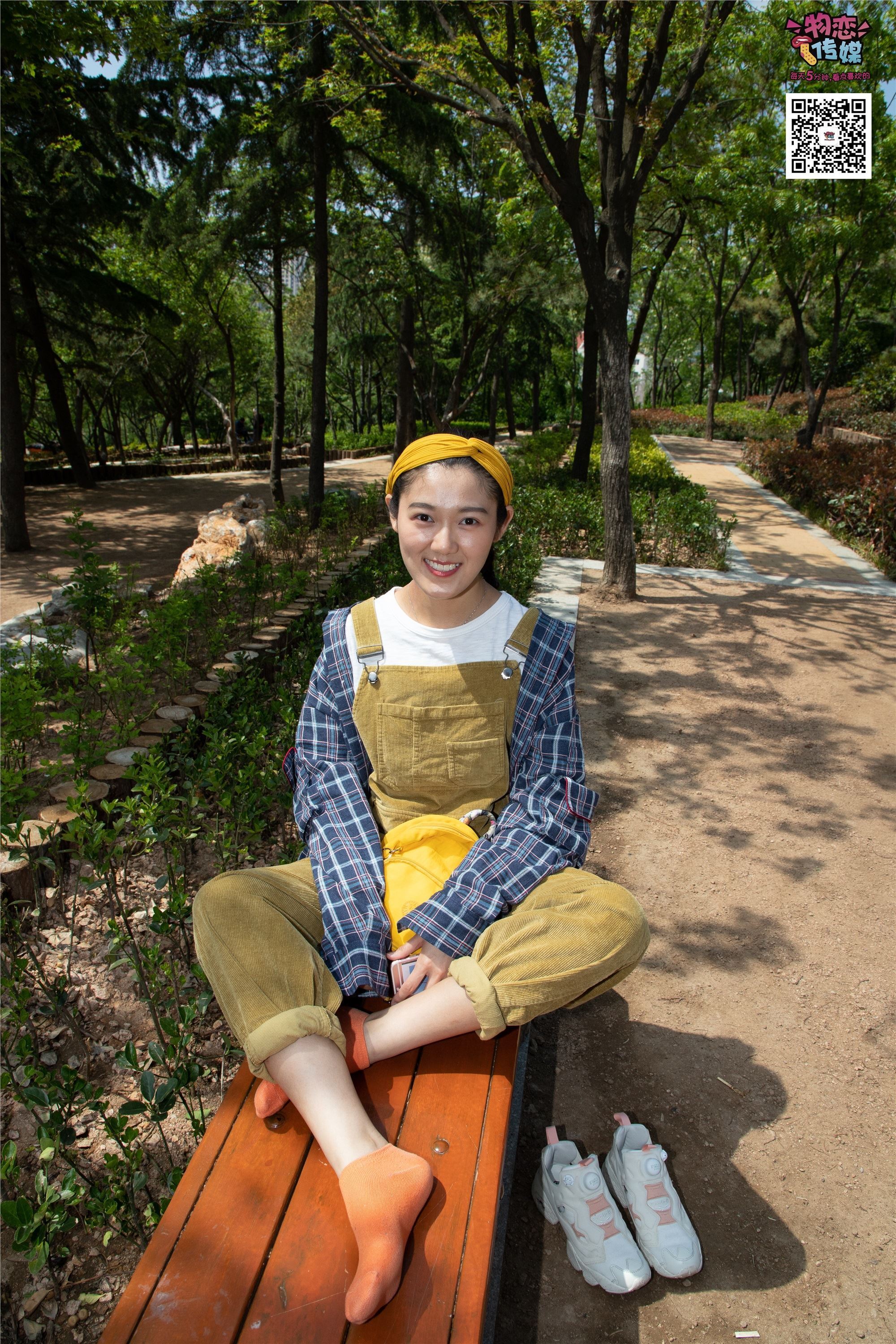 物恋传媒 No.013 气质独特的邻家小妹,粉色小棉袜加白袜哦