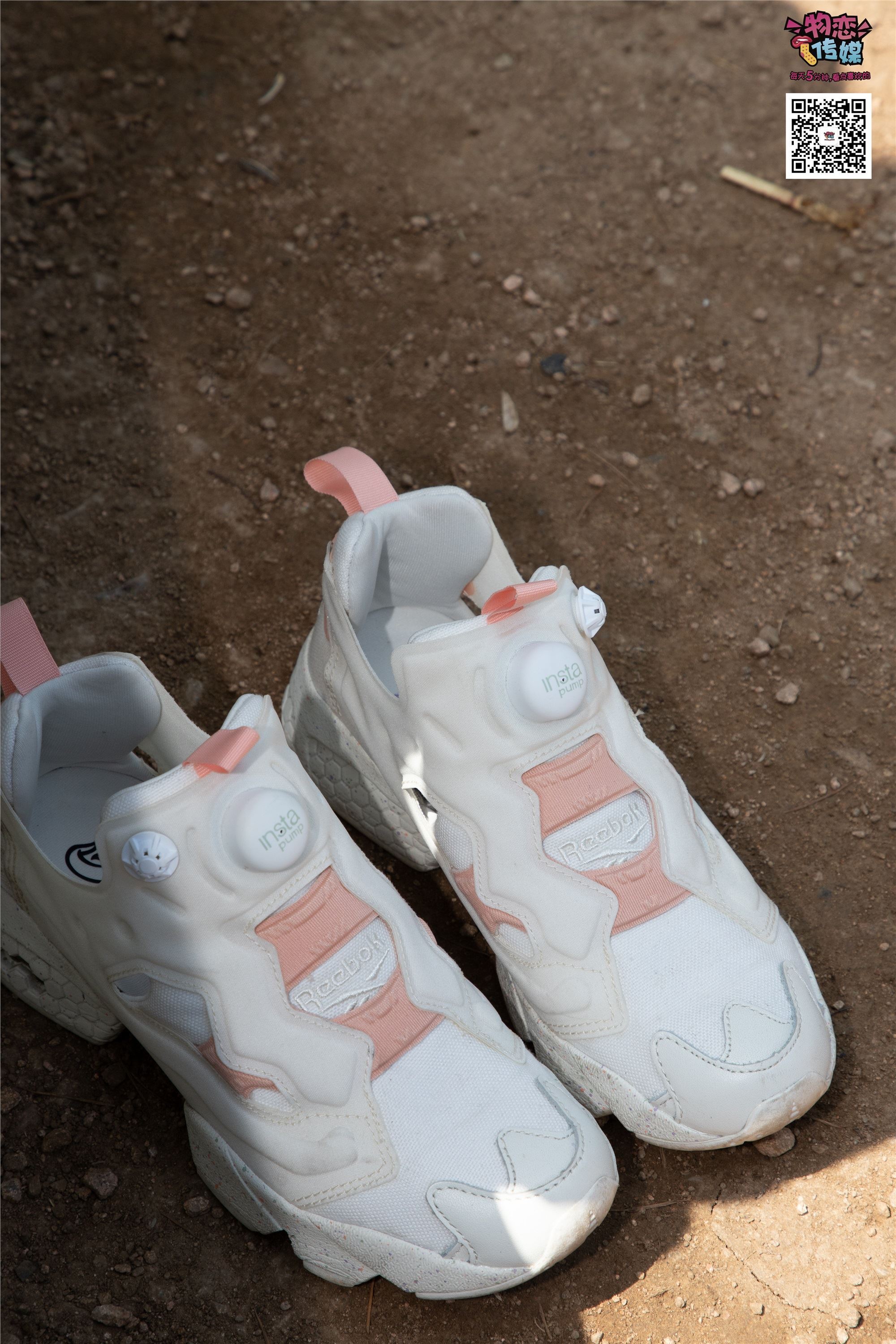 物恋传媒 No.013 气质独特的邻家小妹,粉色小棉袜加白袜哦