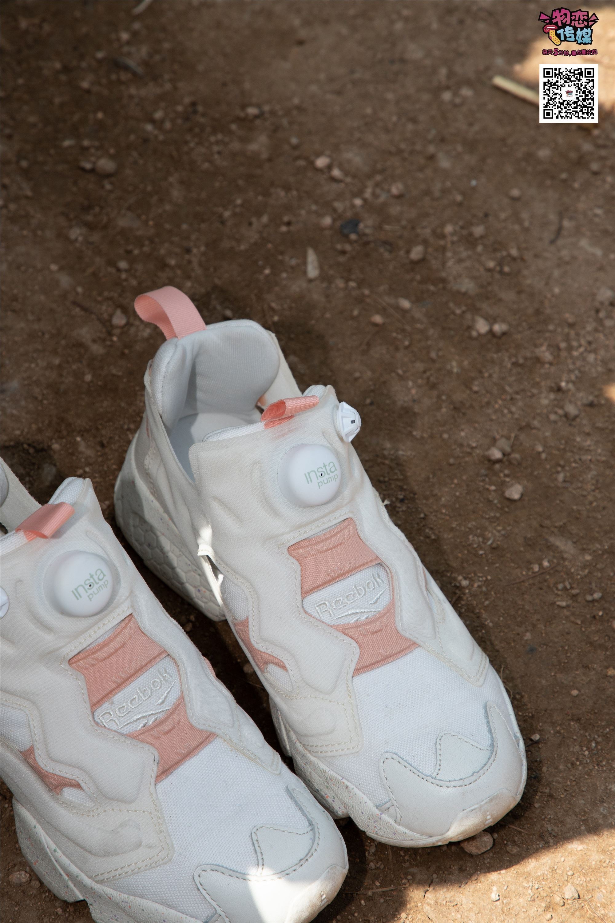 物恋传媒 No.013 气质独特的邻家小妹,粉色小棉袜加白袜哦