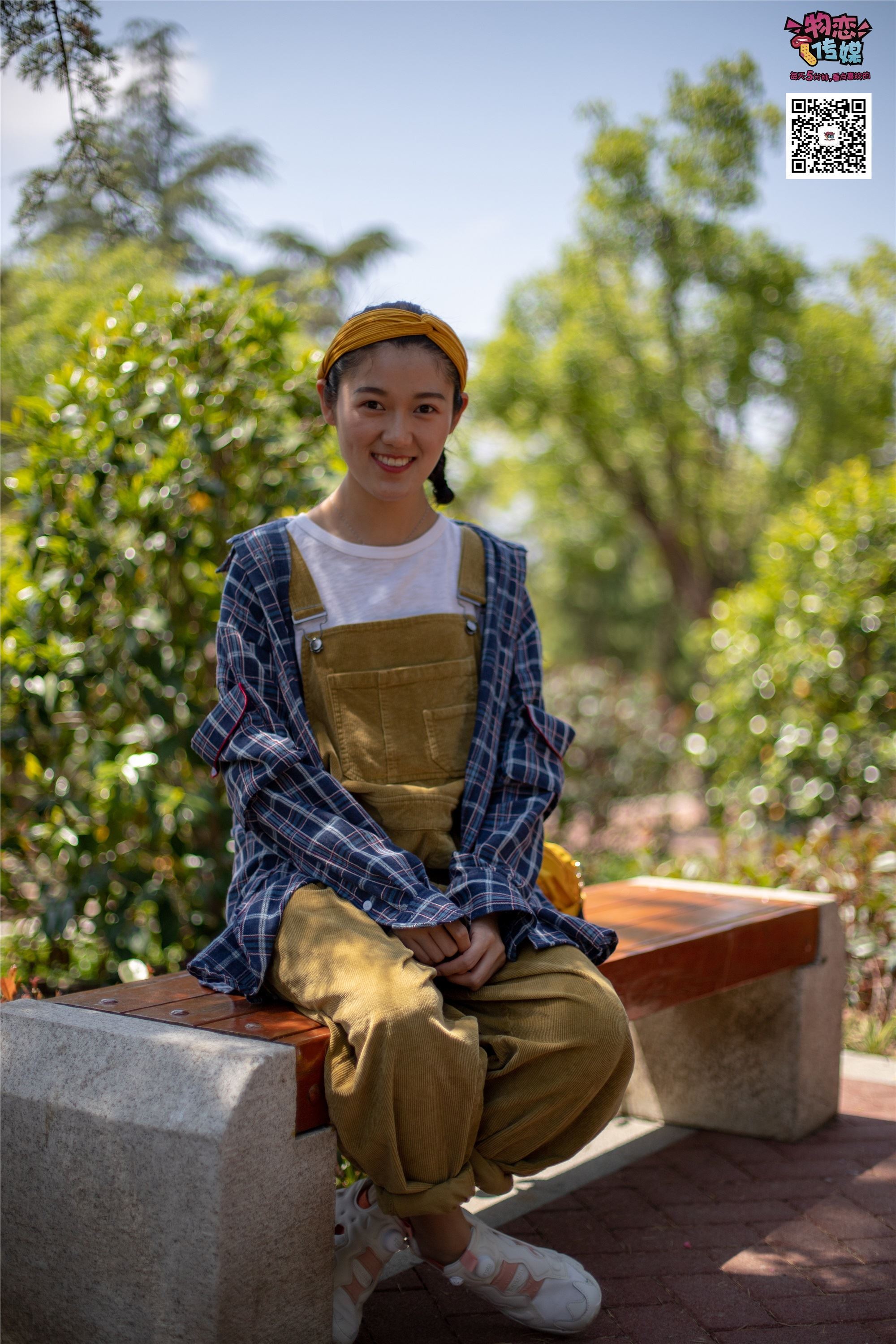 物恋传媒 No.013 气质独特的邻家小妹,粉色小棉袜加白袜哦