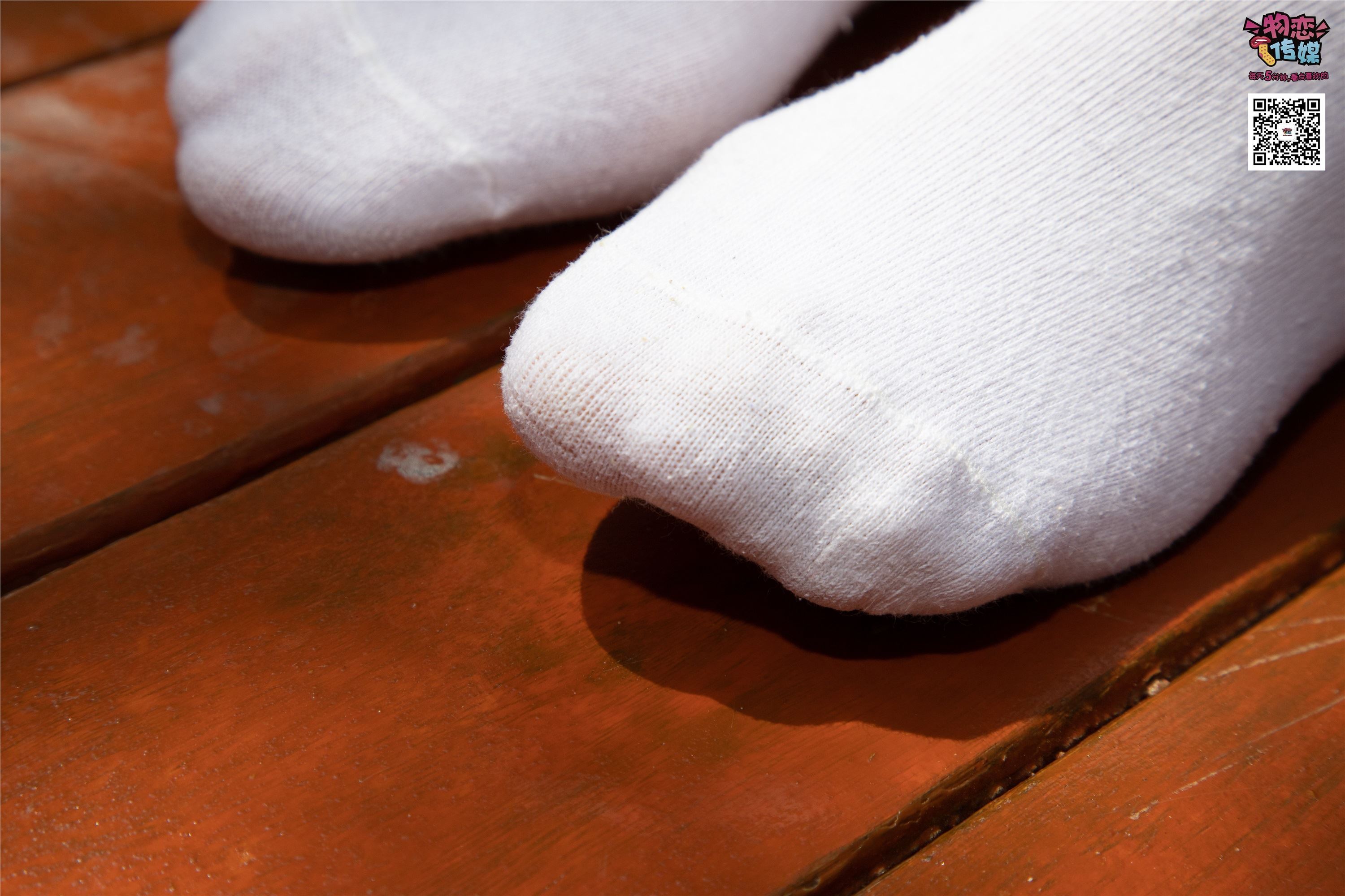 物恋传媒 No.013 气质独特的邻家小妹,粉色小棉袜加白袜哦