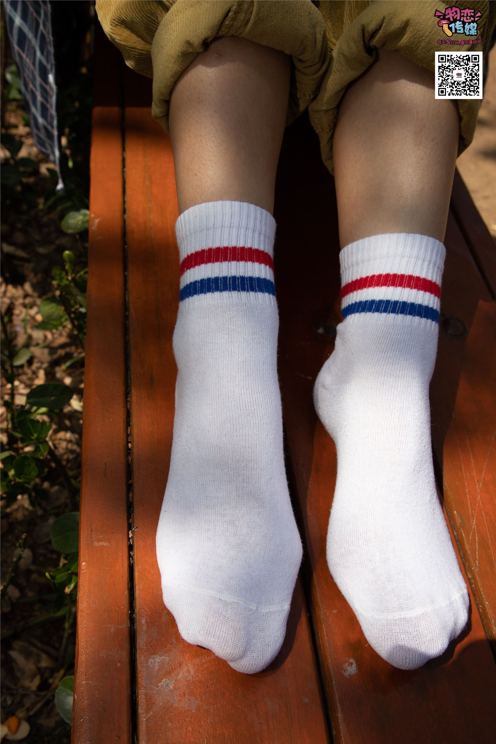 物恋传媒 No.013 气质独特的邻家小妹,粉色小棉袜加白袜哦