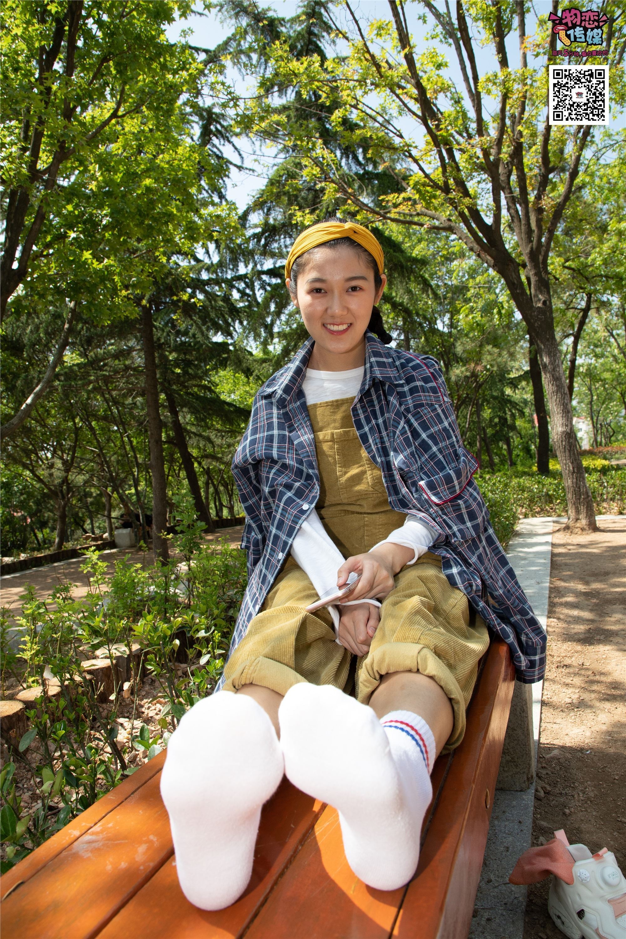 物恋传媒 No.013 气质独特的邻家小妹,粉色小棉袜加白袜哦