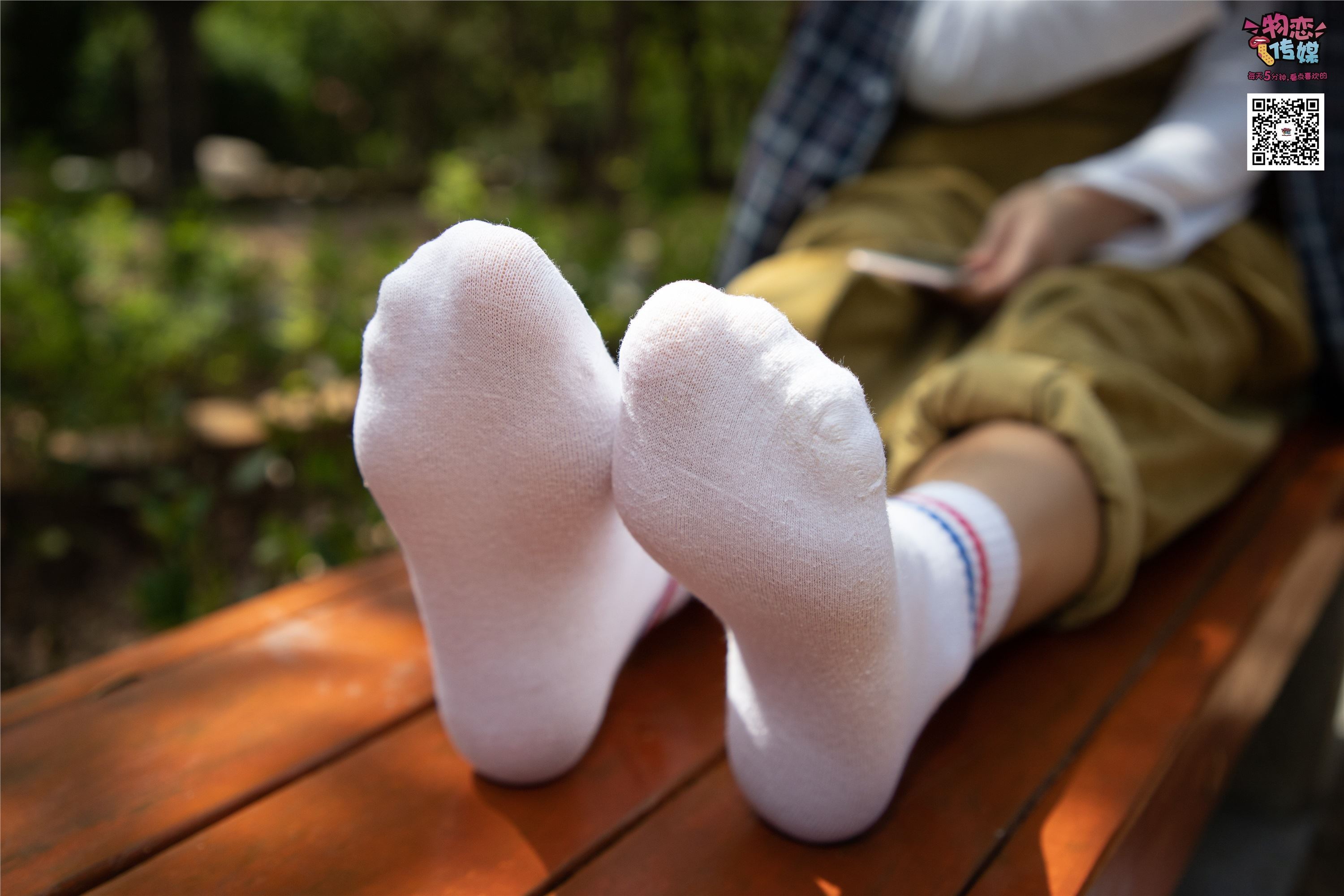 物恋传媒 No.013 气质独特的邻家小妹,粉色小棉袜加白袜哦