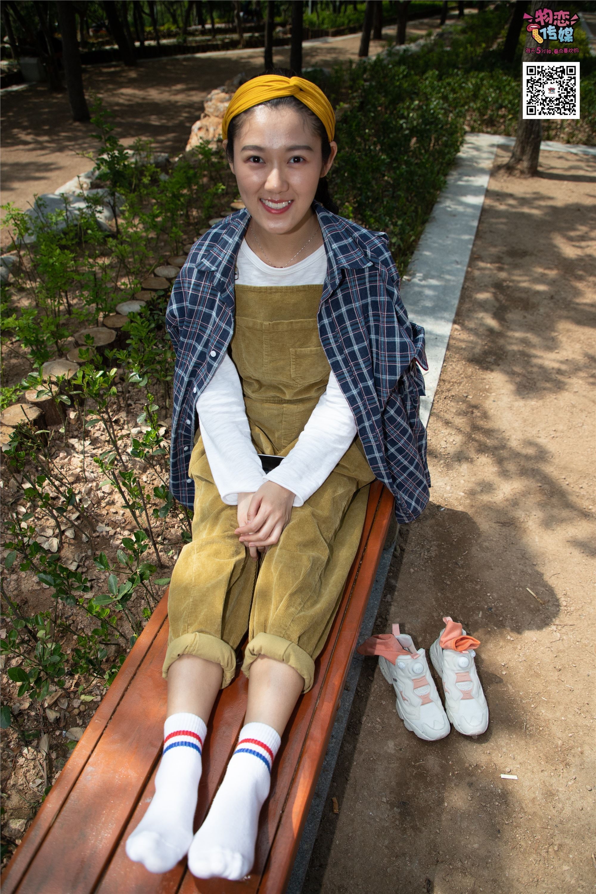 物恋传媒 No.013 气质独特的邻家小妹,粉色小棉袜加白袜哦