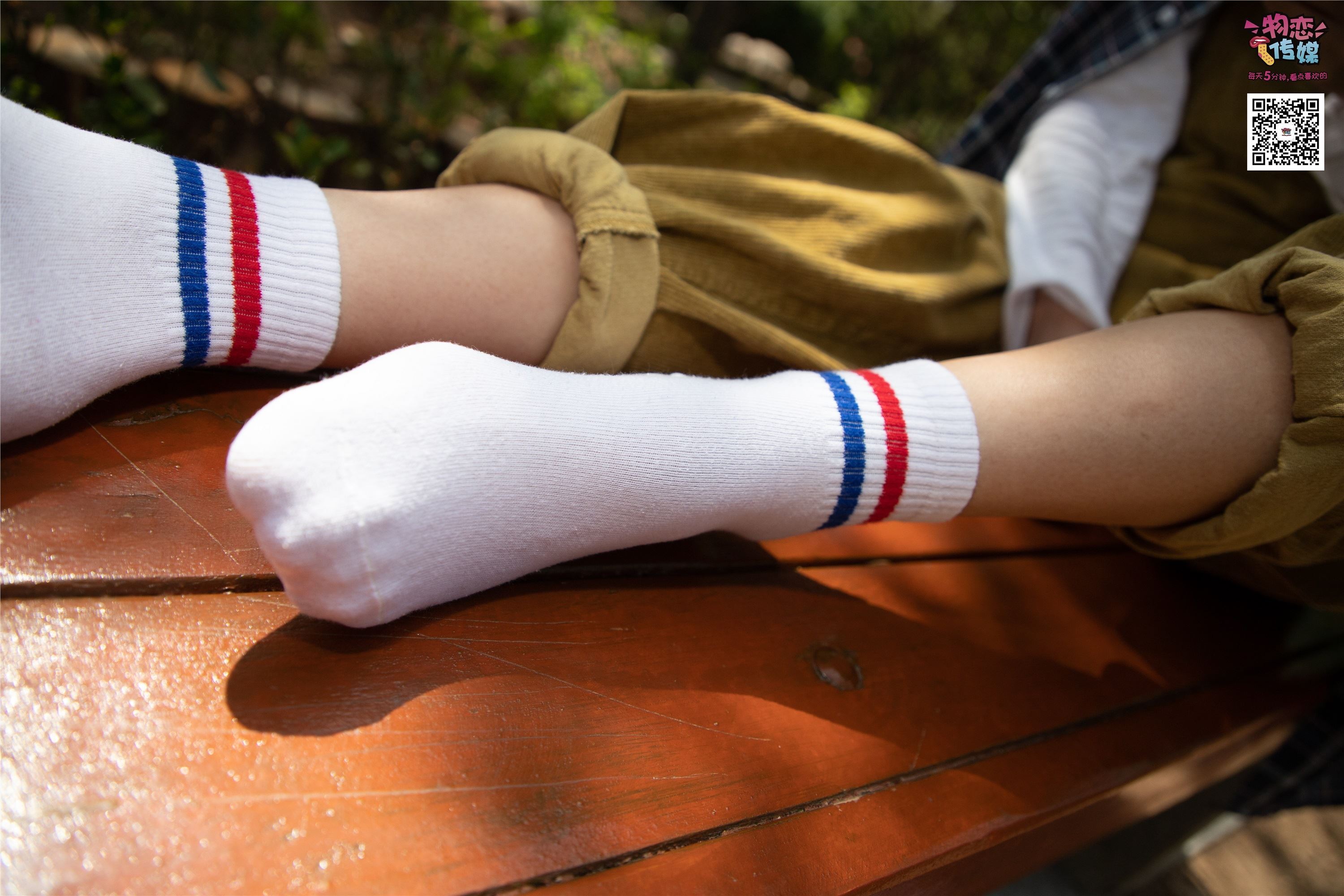 物恋传媒 No.013 气质独特的邻家小妹,粉色小棉袜加白袜哦