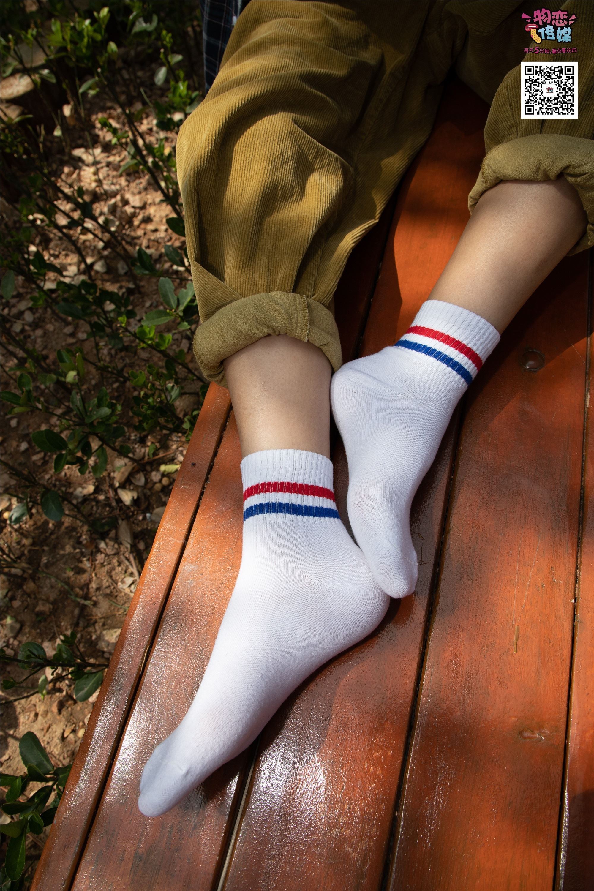 物恋传媒 No.013 气质独特的邻家小妹,粉色小棉袜加白袜哦