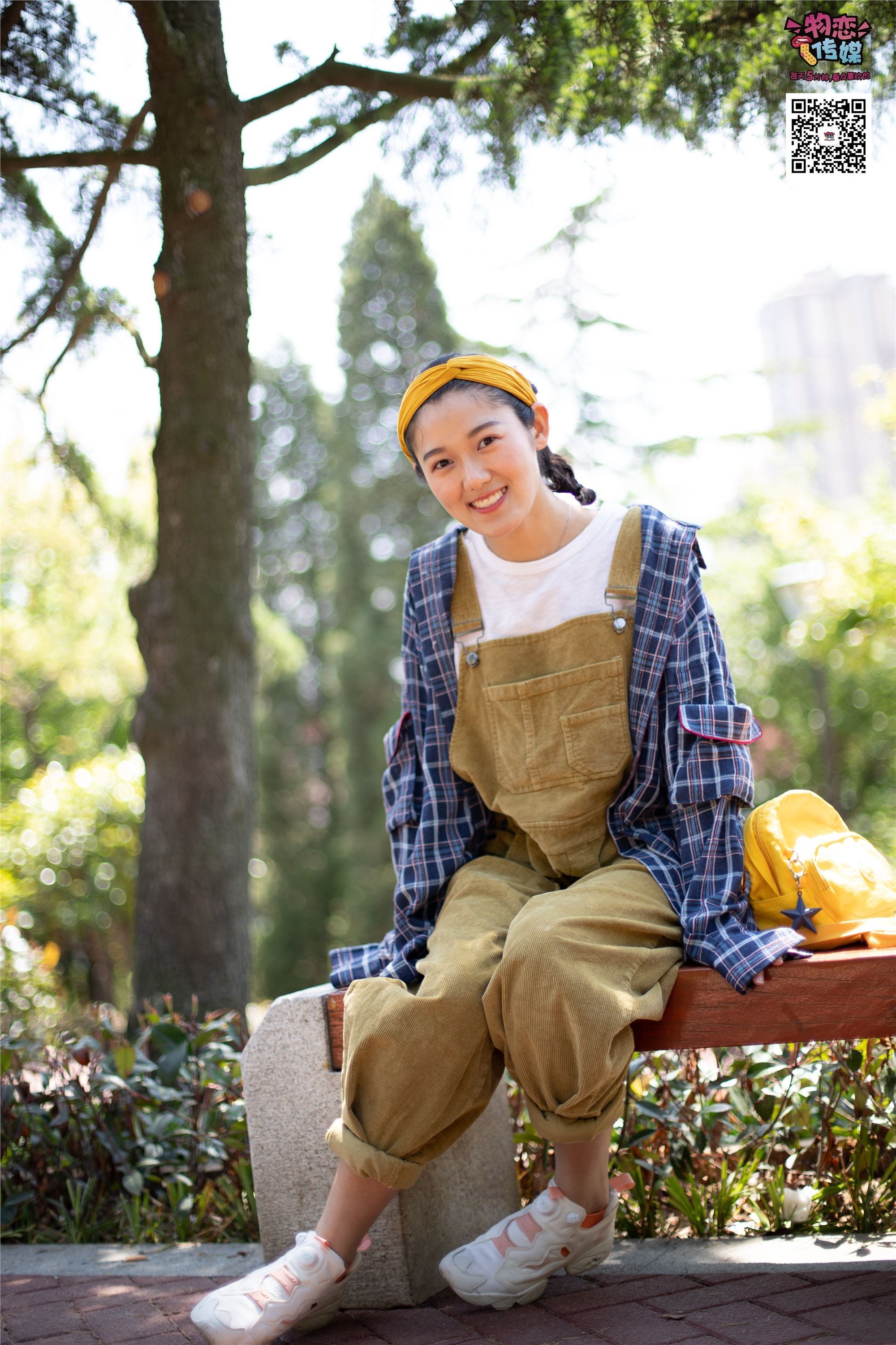 物恋传媒 No.013 气质独特的邻家小妹,粉色小棉袜加白袜哦