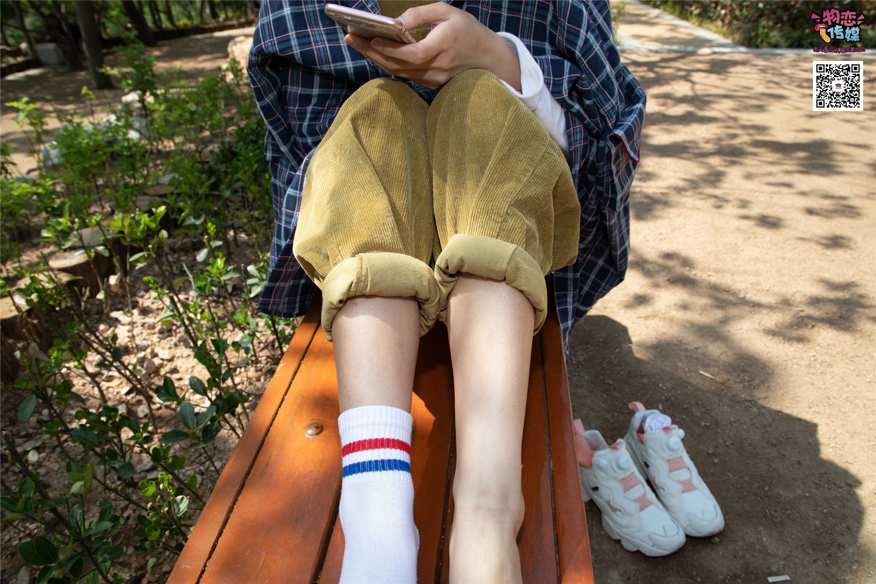 物恋传媒 No.013 气质独特的邻家小妹,粉色小棉袜加白袜哦