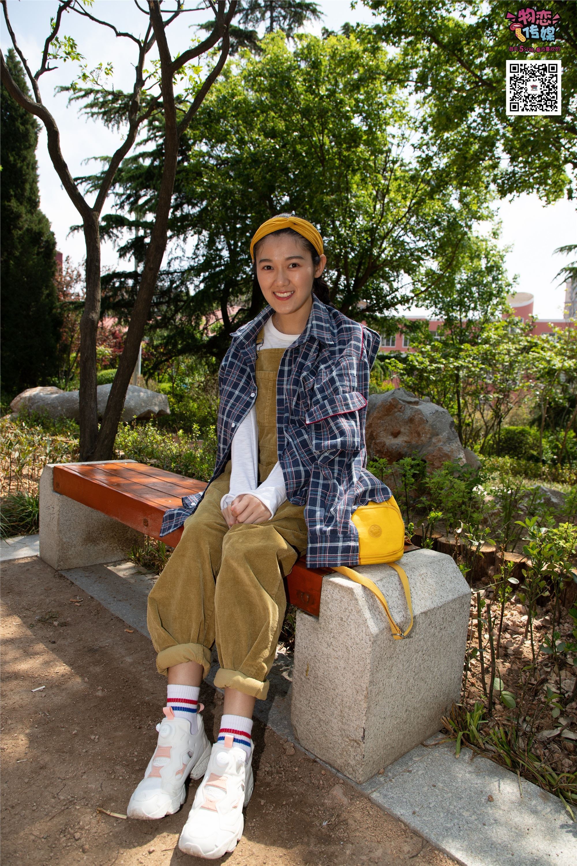 物恋传媒 No.013 气质独特的邻家小妹,粉色小棉袜加白袜哦