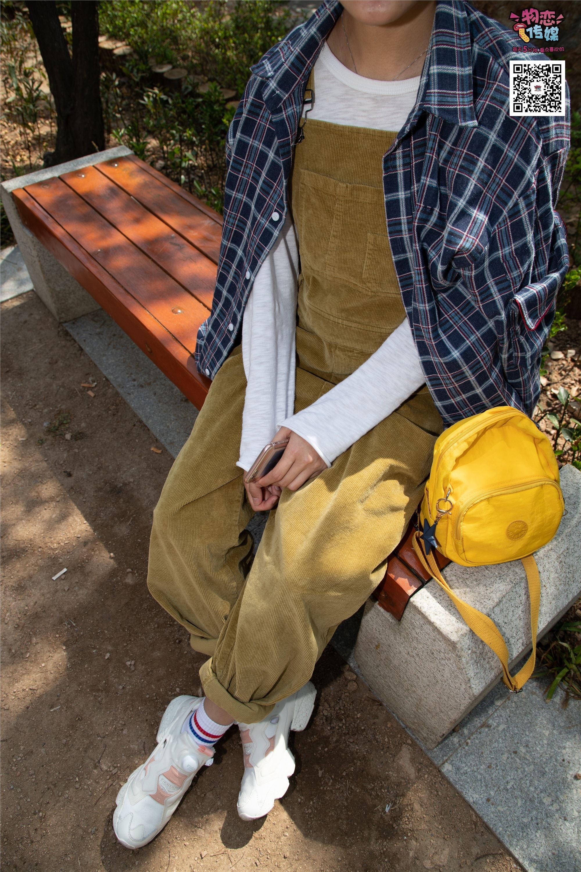 物恋传媒 No.013 气质独特的邻家小妹,粉色小棉袜加白袜哦