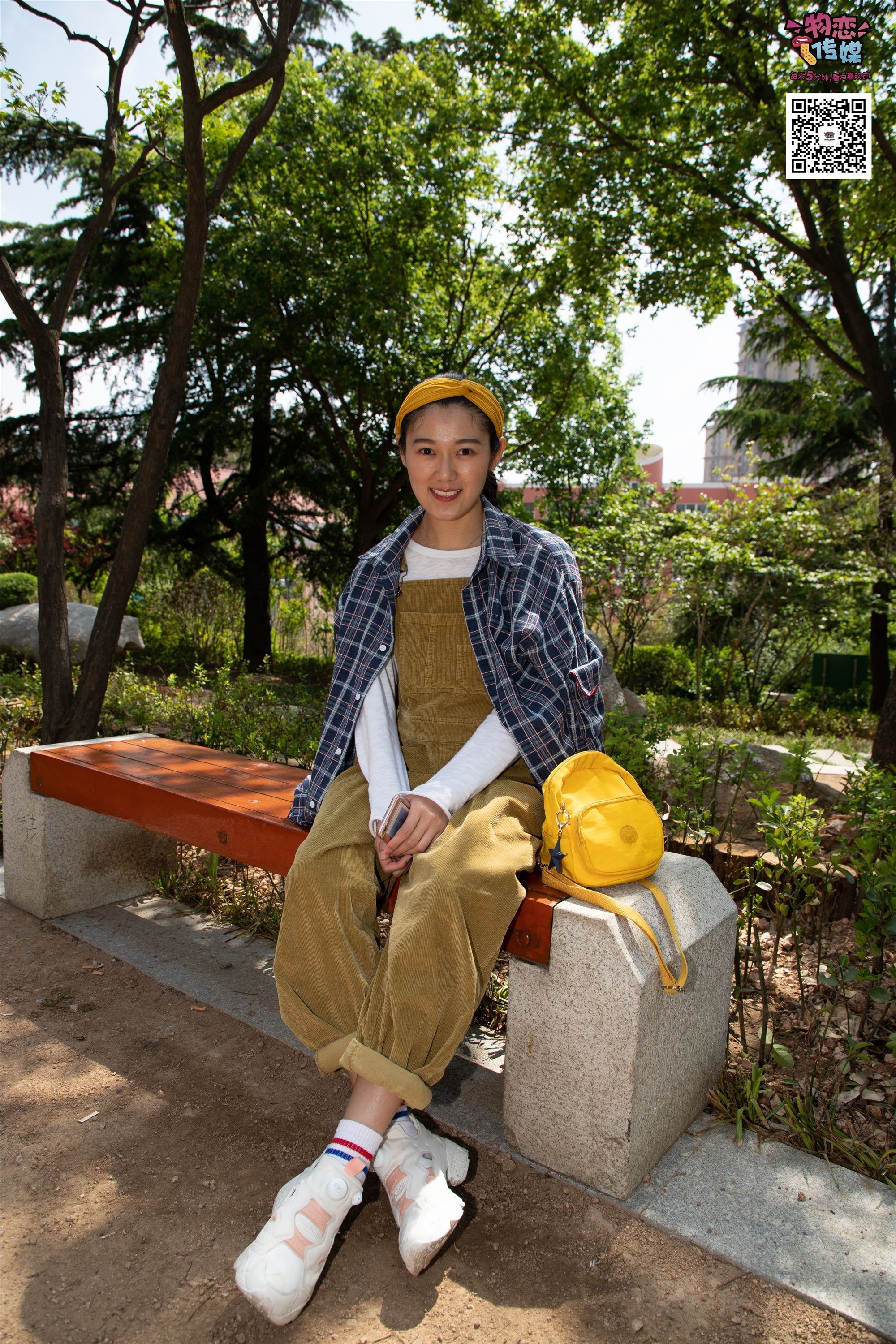 物恋传媒 No.013 气质独特的邻家小妹,粉色小棉袜加白袜哦