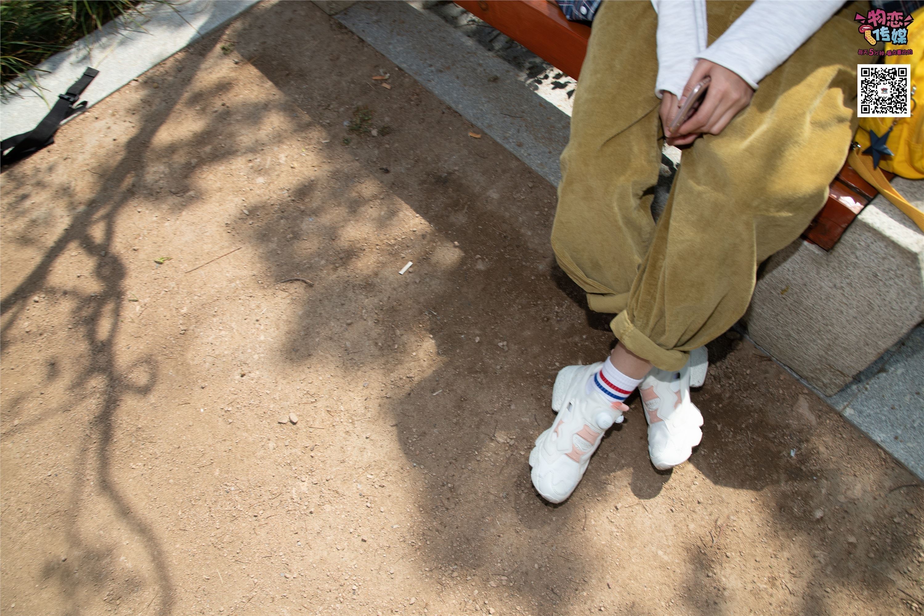 物恋传媒 No.013 气质独特的邻家小妹,粉色小棉袜加白袜哦