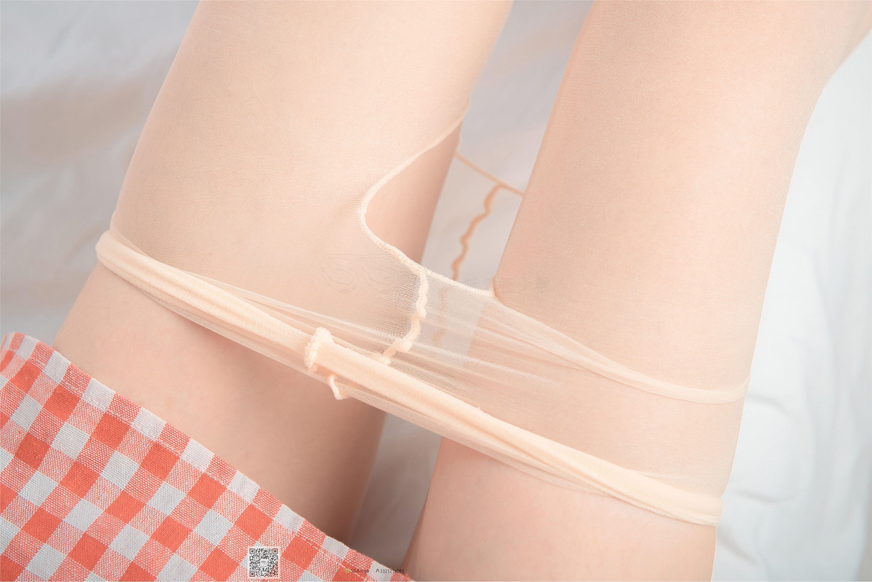 SSA丝社 014期 小琪琪 闪光开裆丝袜的另一种演绎