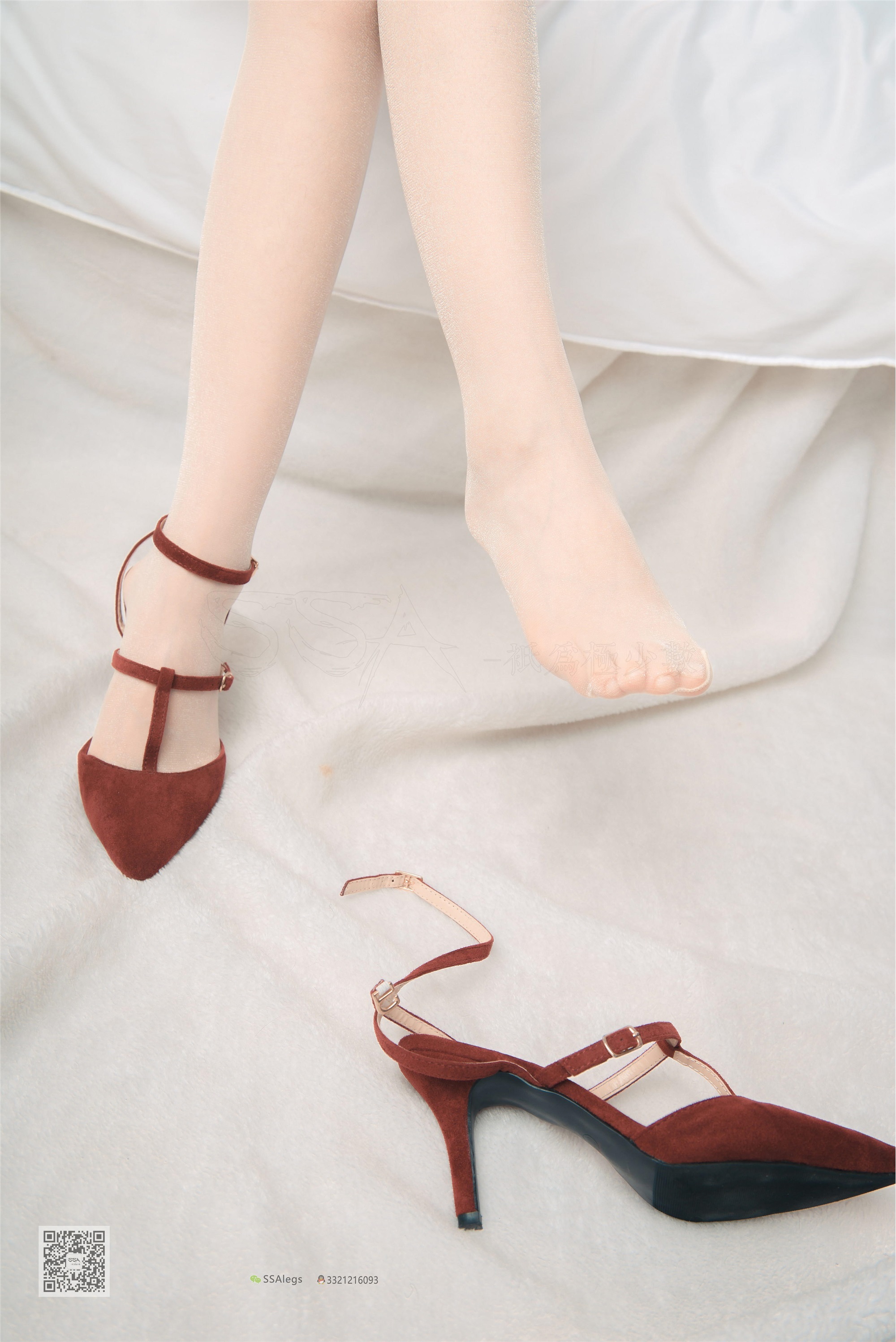 SSA丝社 014期 小琪琪 闪光开裆丝袜的另一种演绎