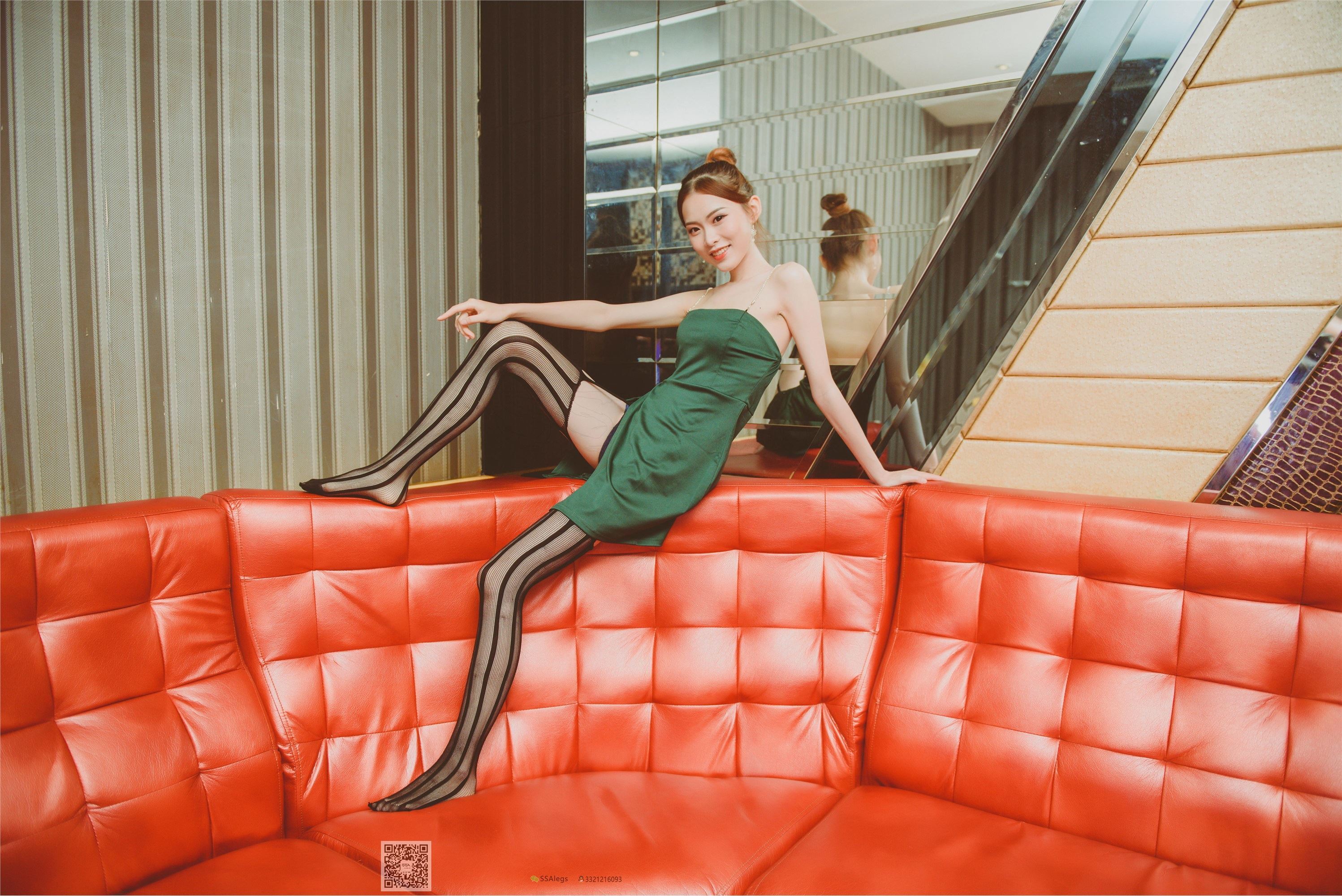 SSA丝社 019期 小琪琪 KTV包厢里的魅惑黑丝网袜裸足特写