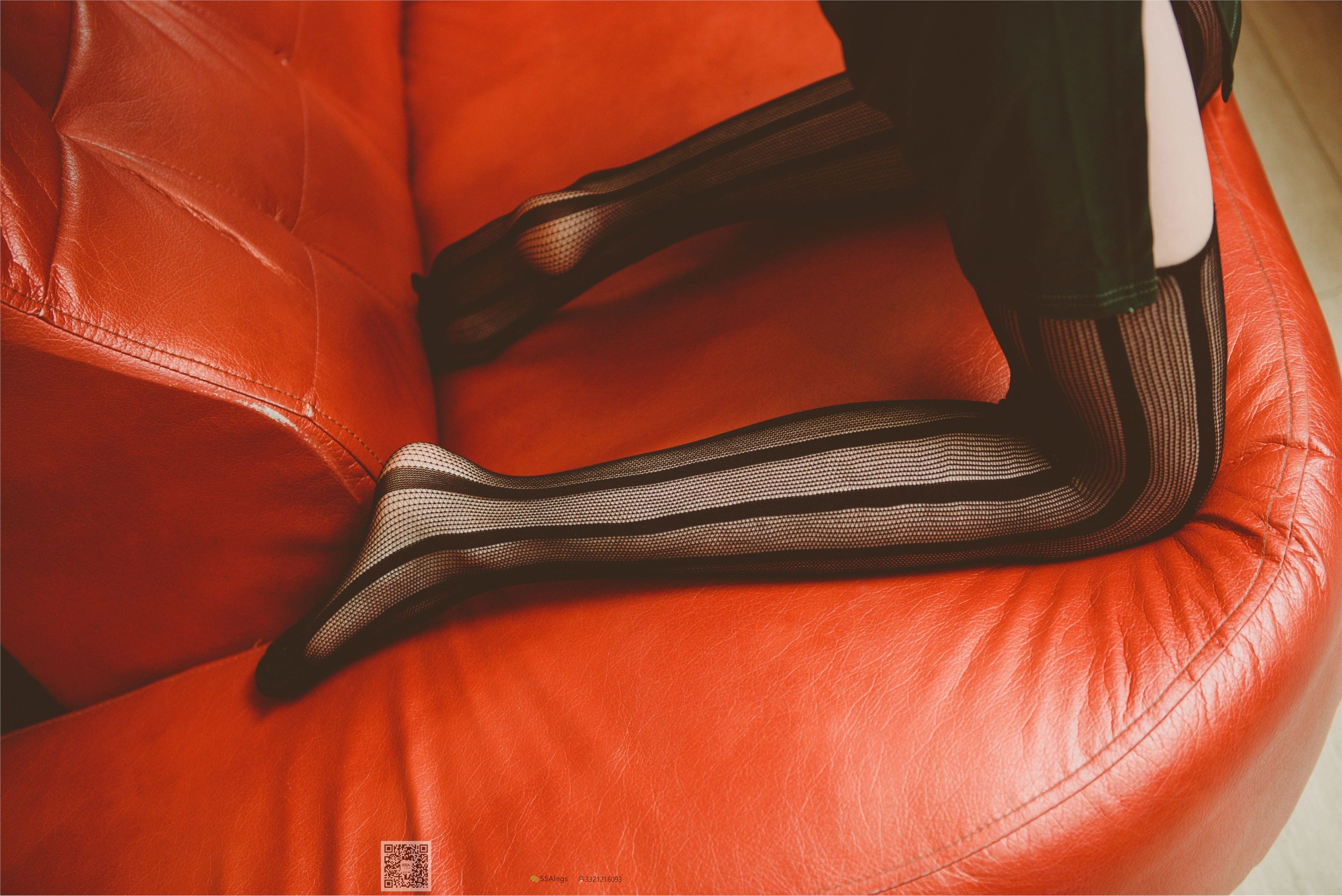 SSA丝社 019期 小琪琪 KTV包厢里的魅惑黑丝网袜裸足特写