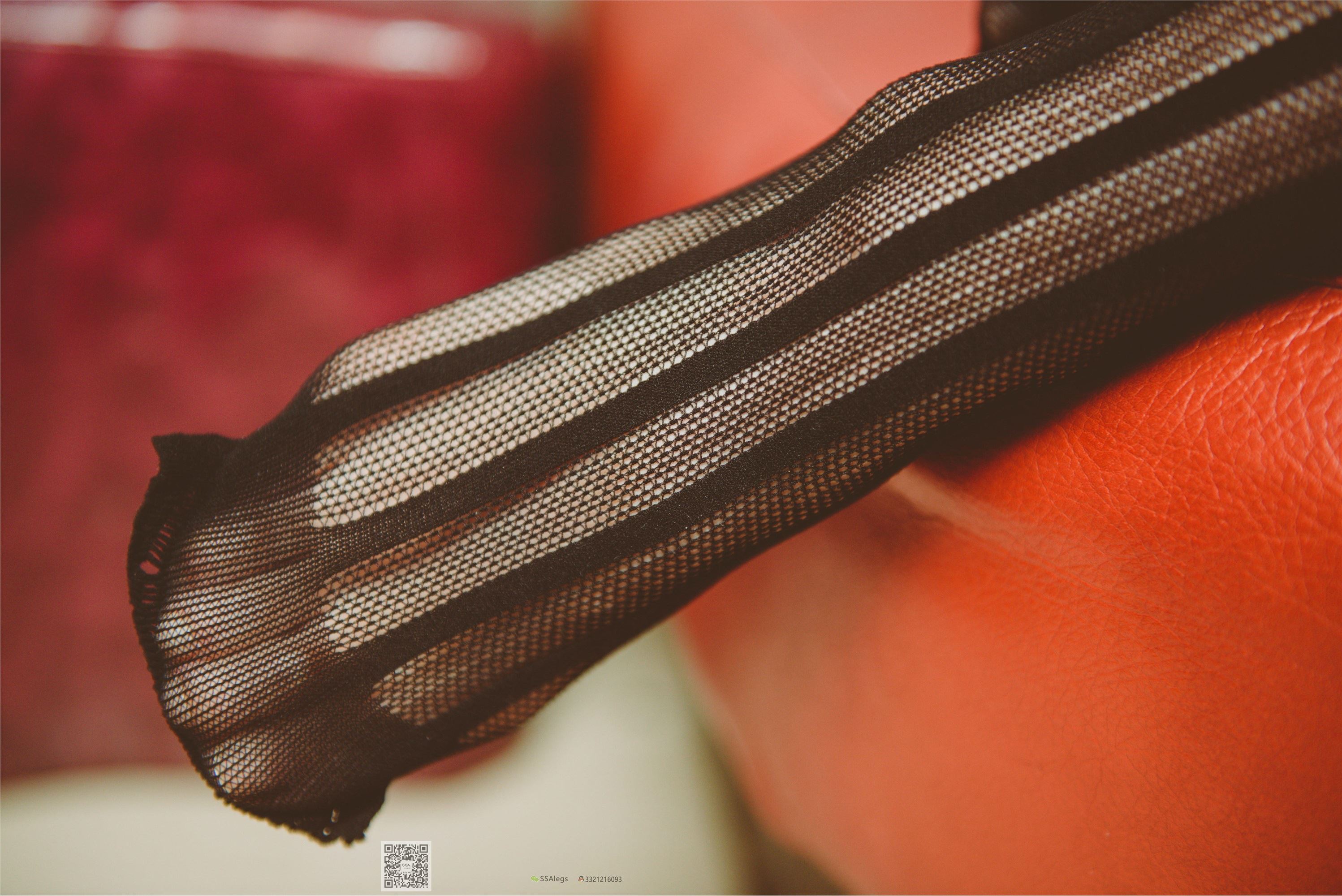 SSA丝社 019期 小琪琪 KTV包厢里的魅惑黑丝网袜裸足特写