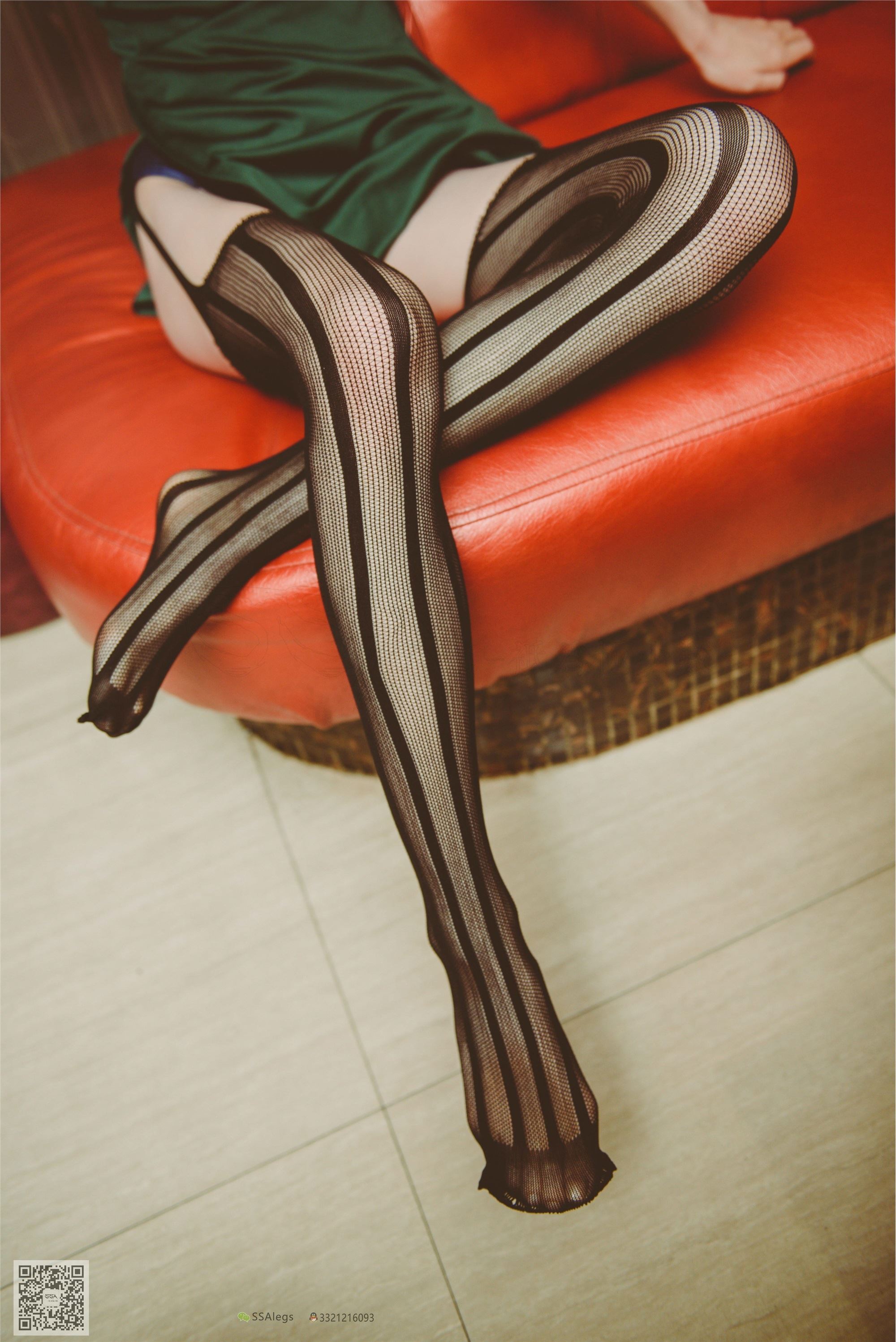 SSA丝社 019期 小琪琪 KTV包厢里的魅惑黑丝网袜裸足特写