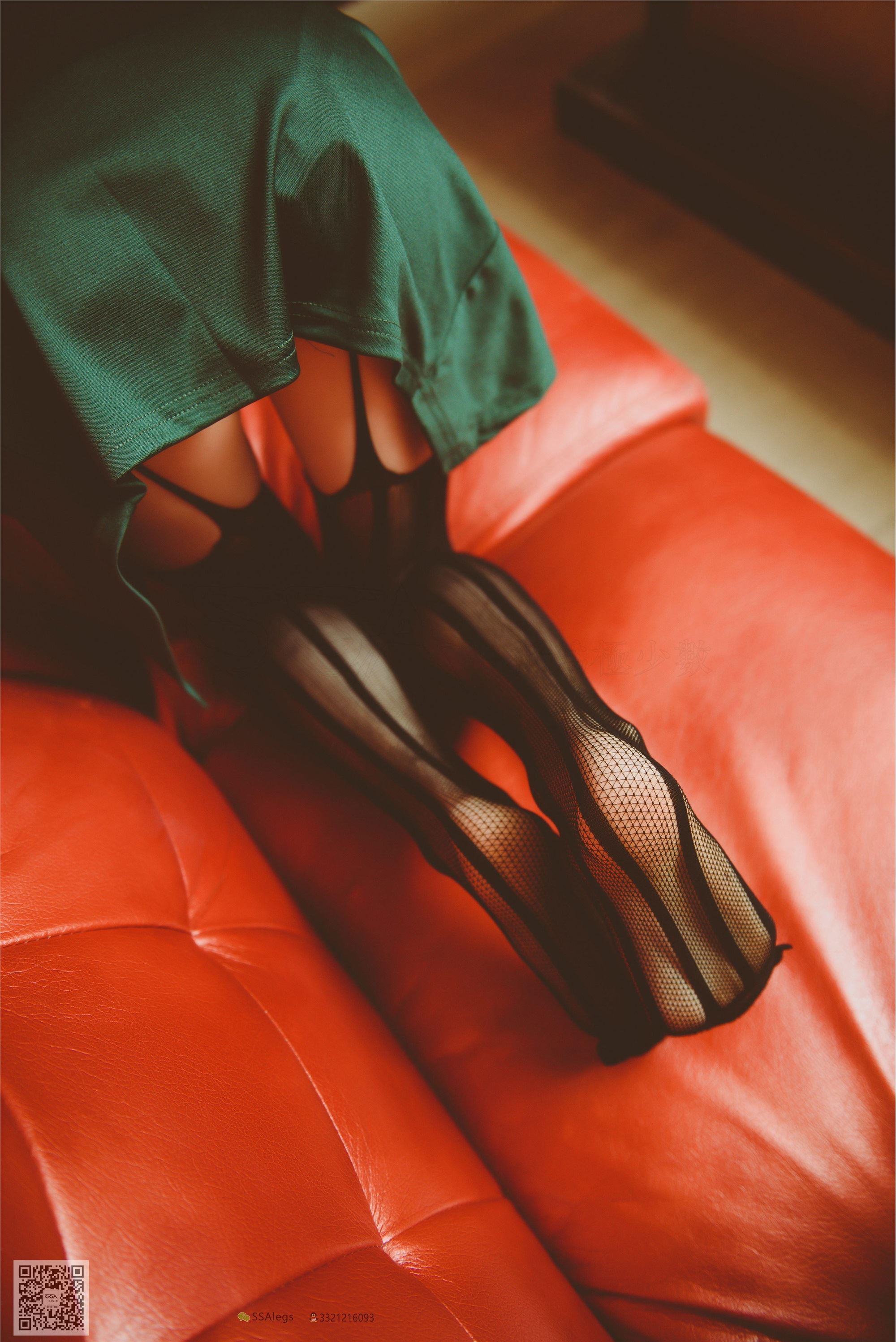 SSA丝社 019期 小琪琪 KTV包厢里的魅惑黑丝网袜裸足特写