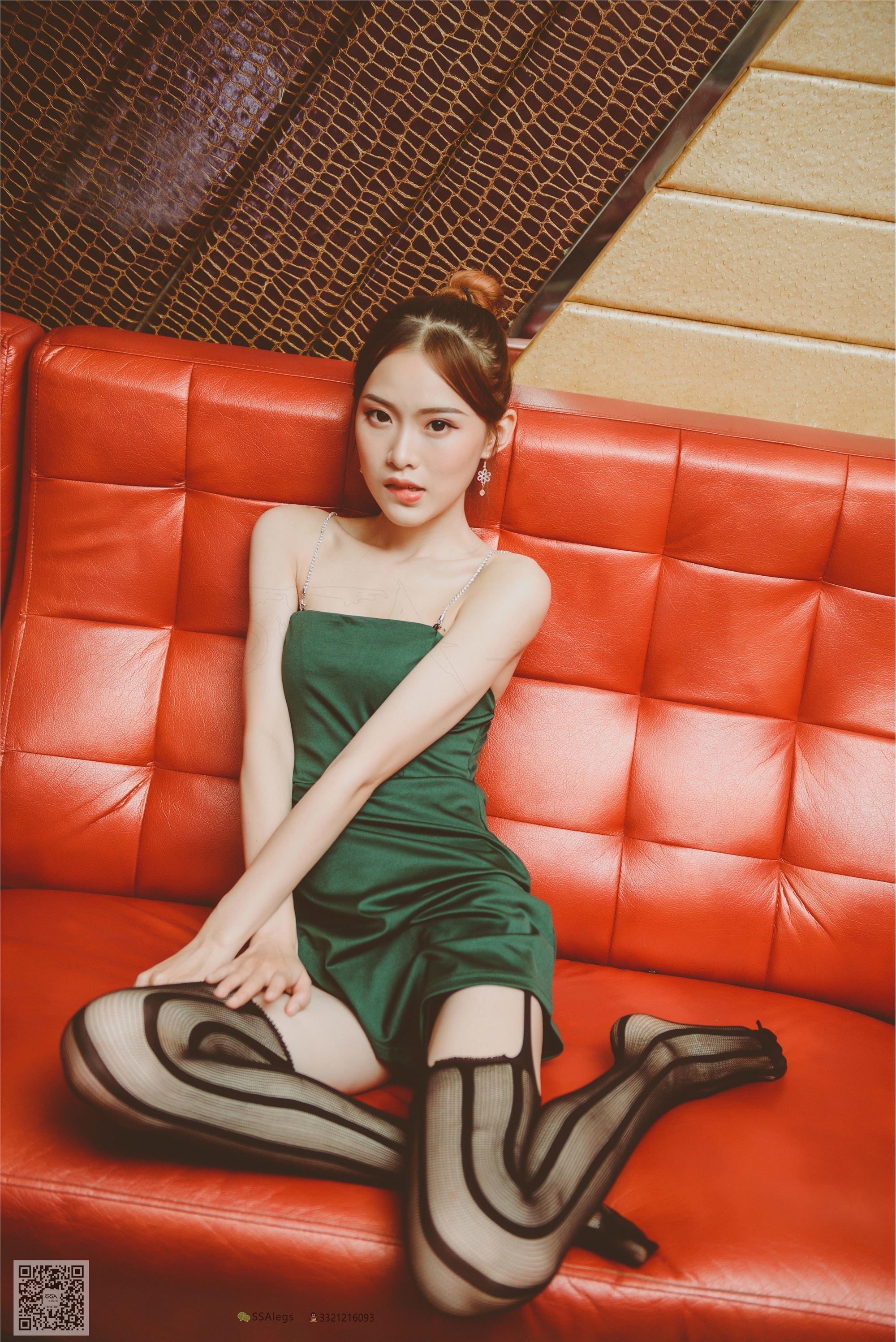 SSA丝社 019期 小琪琪 KTV包厢里的魅惑黑丝网袜裸足特写