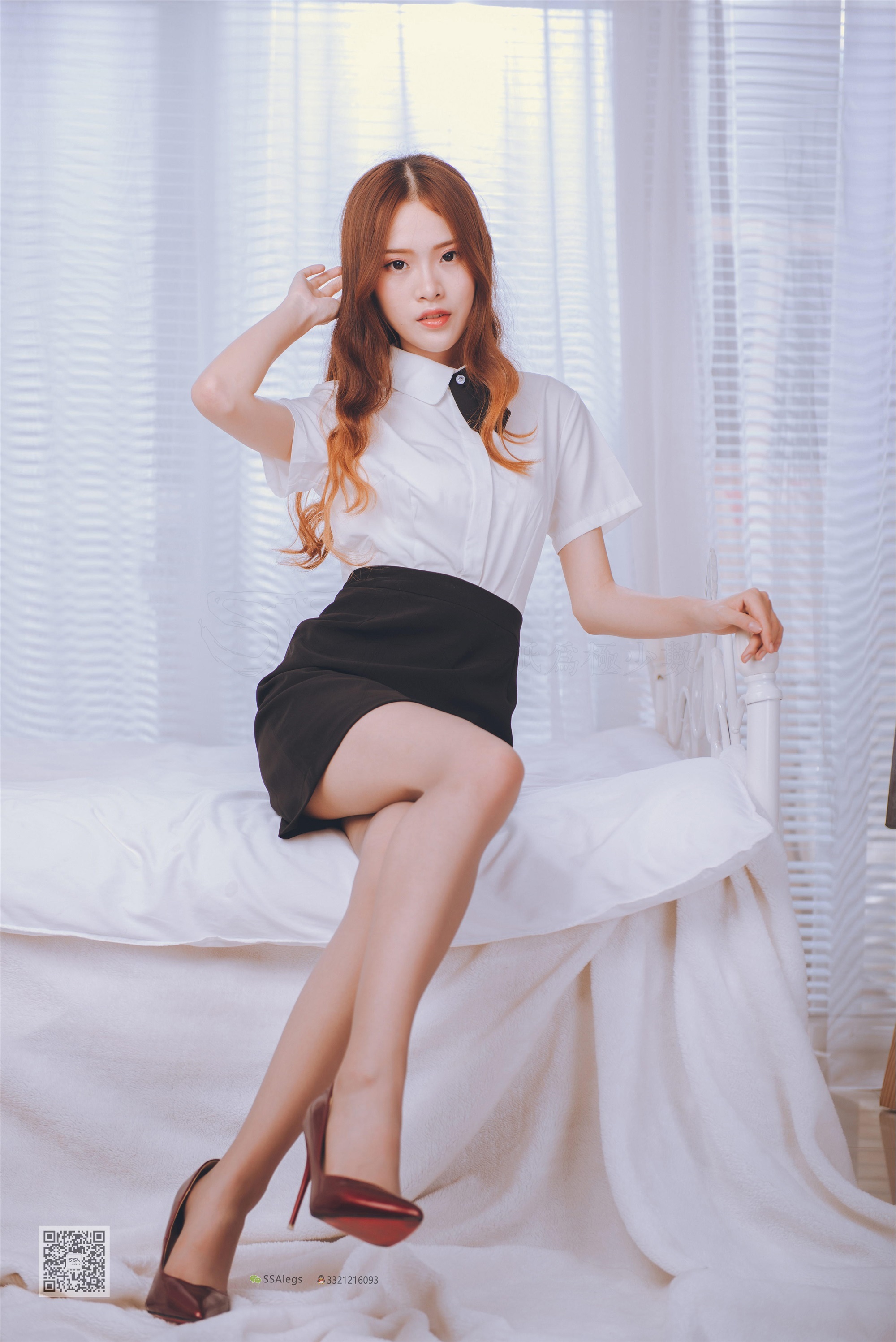 SSA丝社 020期 小琪琪 性感女秘书闺房高端灰丝穿丝足部特写