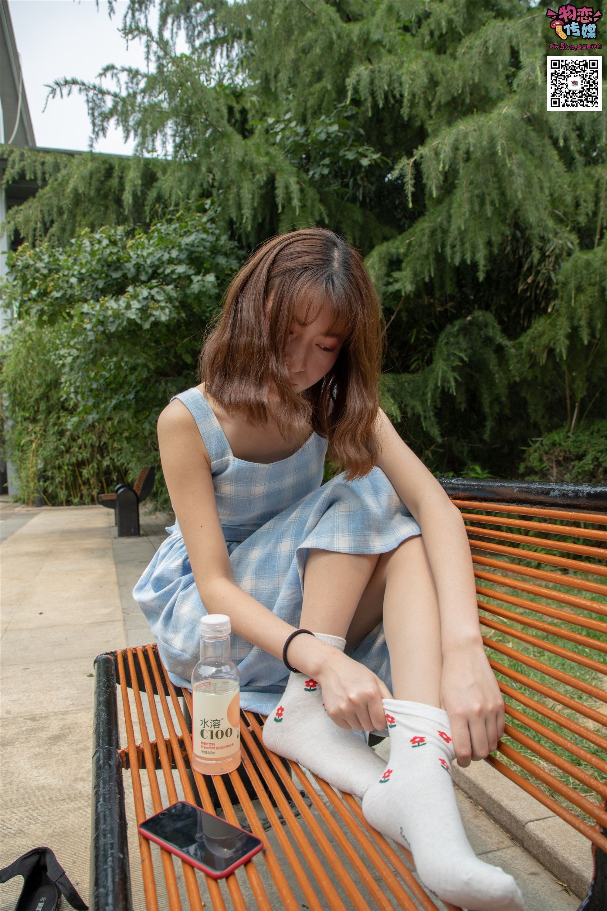 物恋传媒 No.016 经典就是不需挑片,透明肉丝配清纯白棉袜