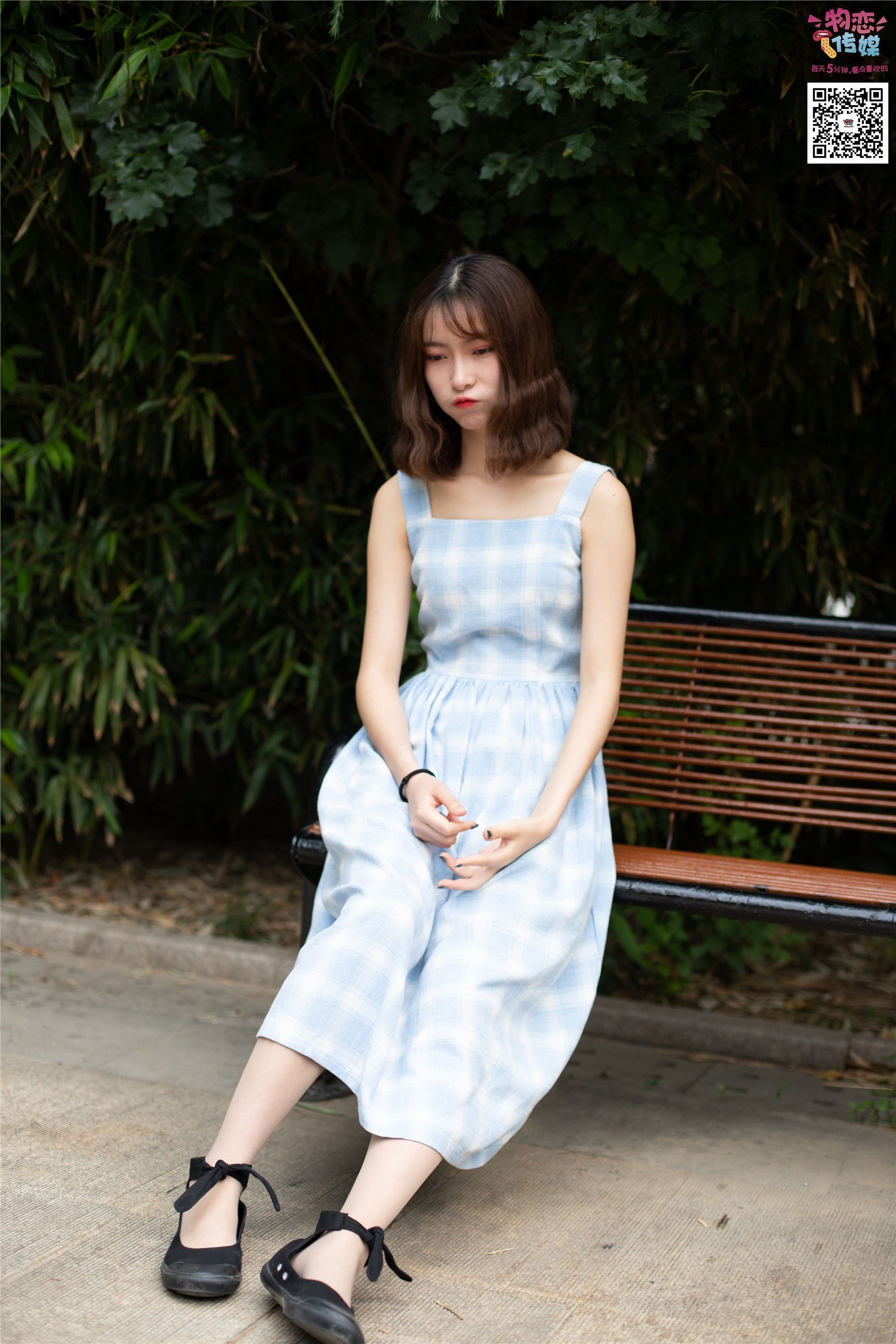 物恋传媒 No.016 经典就是不需挑片,透明肉丝配清纯白棉袜