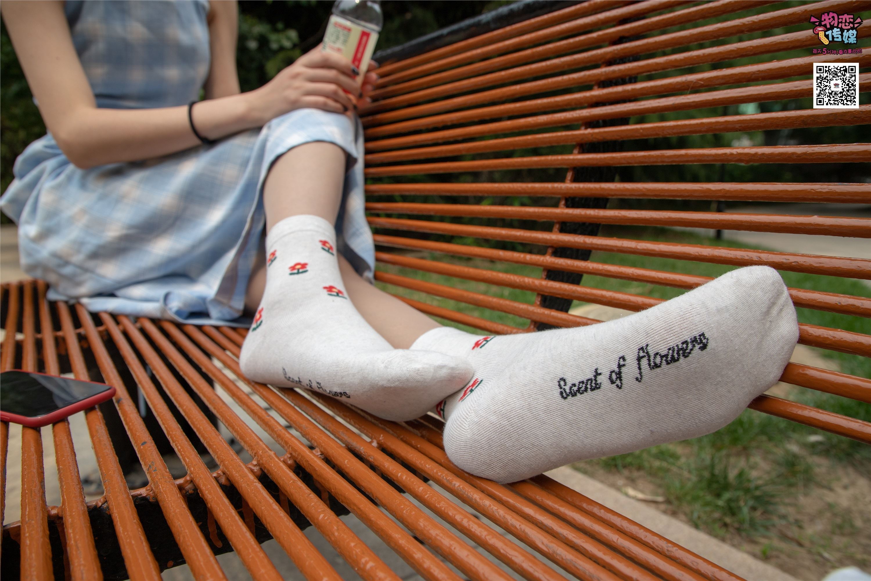 物恋传媒 No.016 经典就是不需挑片,透明肉丝配清纯白棉袜