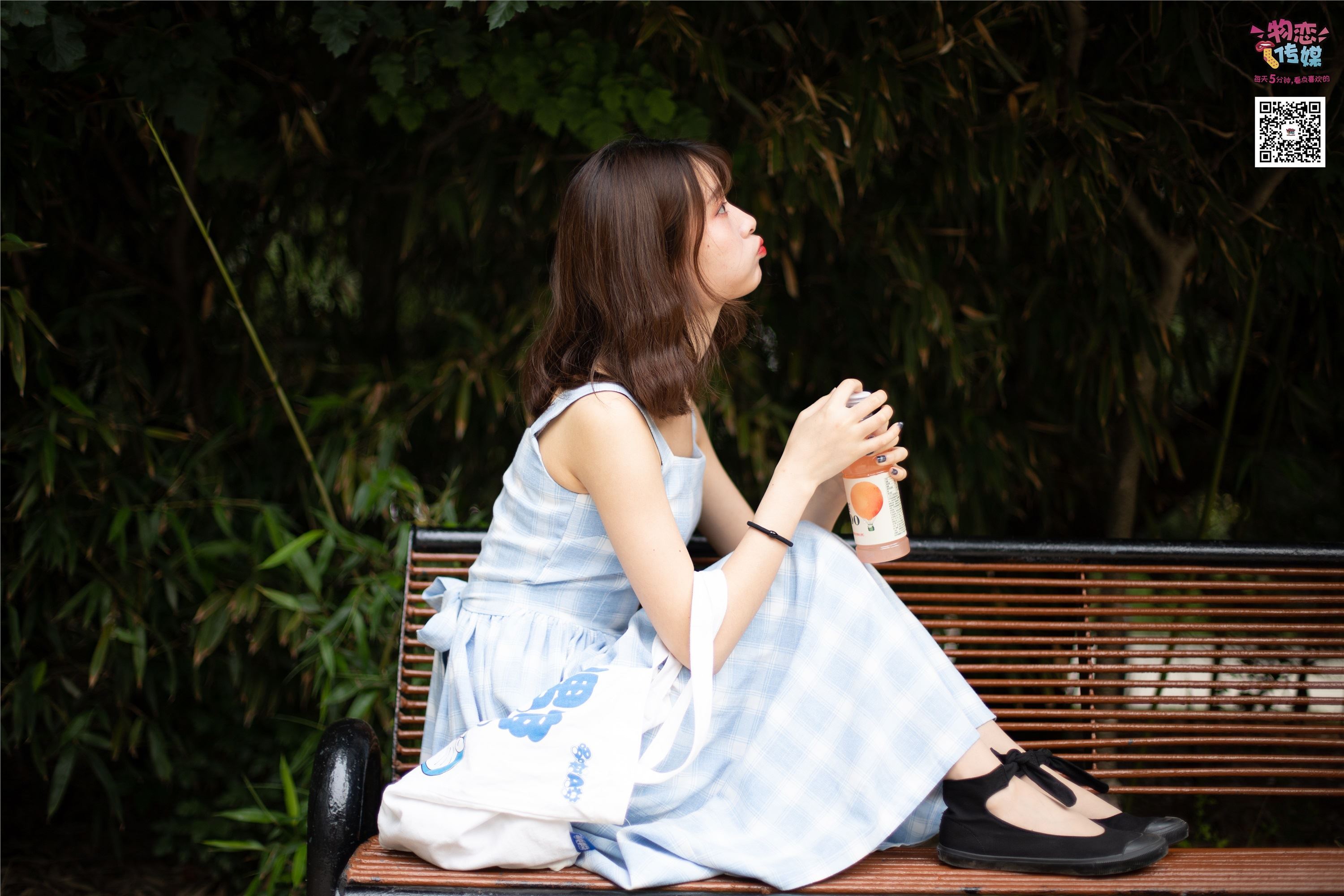 物恋传媒 No.016 经典就是不需挑片,透明肉丝配清纯白棉袜