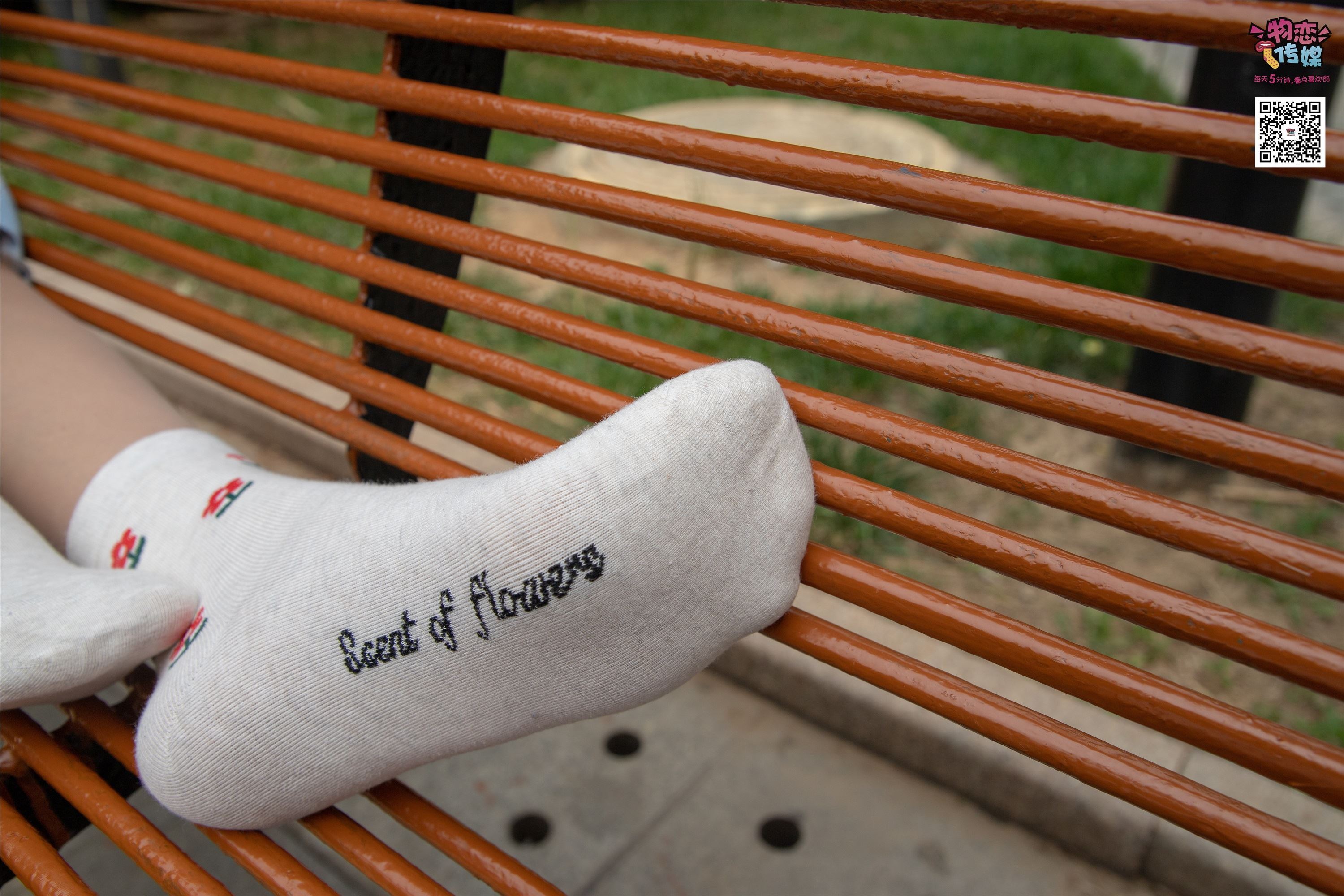 物恋传媒 No.016 经典就是不需挑片,透明肉丝配清纯白棉袜