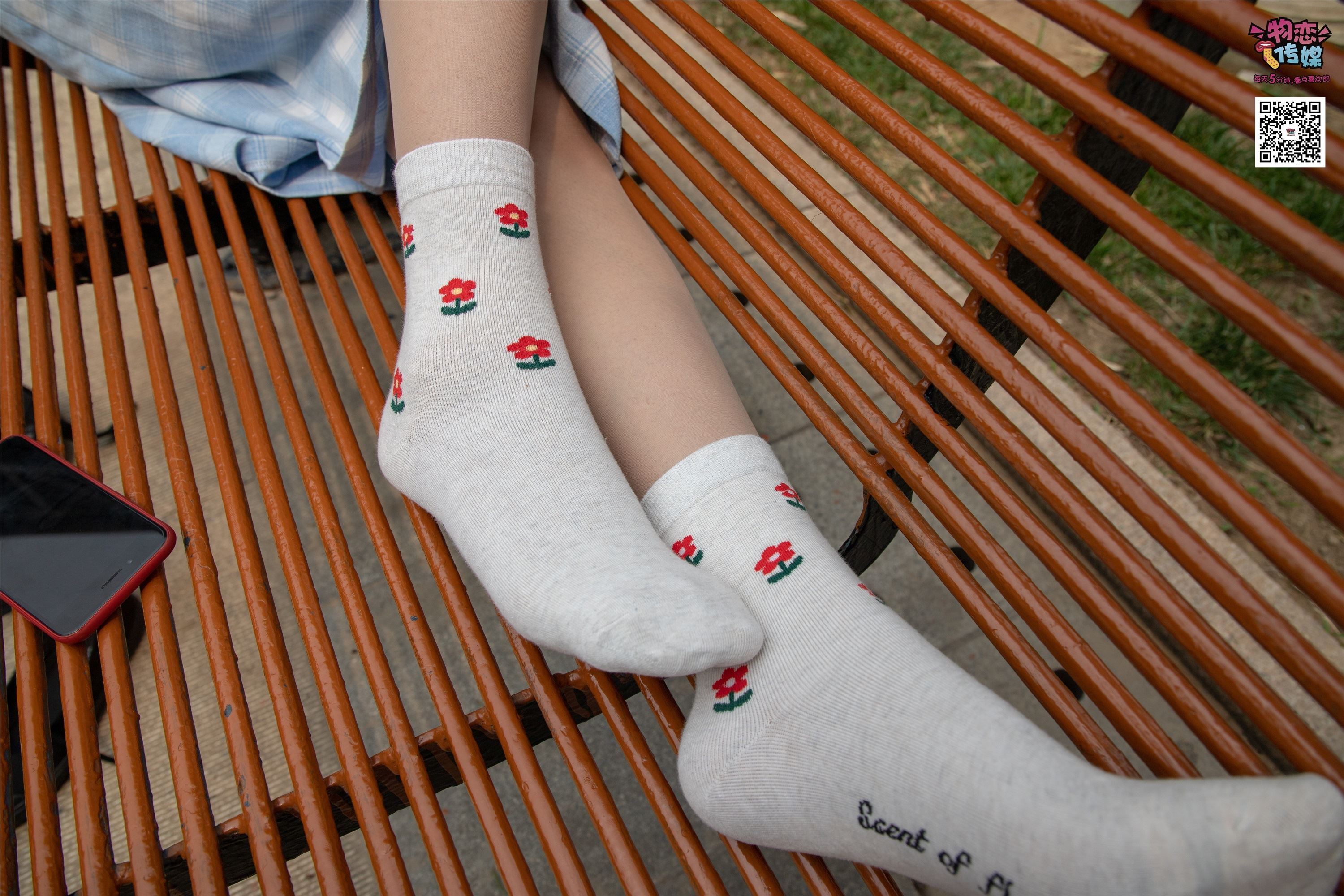 物恋传媒 No.016 经典就是不需挑片,透明肉丝配清纯白棉袜