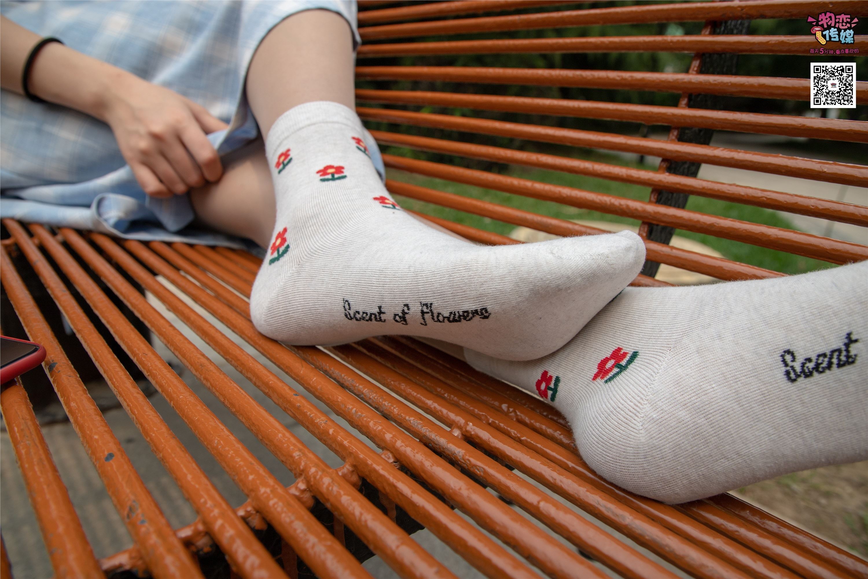 物恋传媒 No.016 经典就是不需挑片,透明肉丝配清纯白棉袜