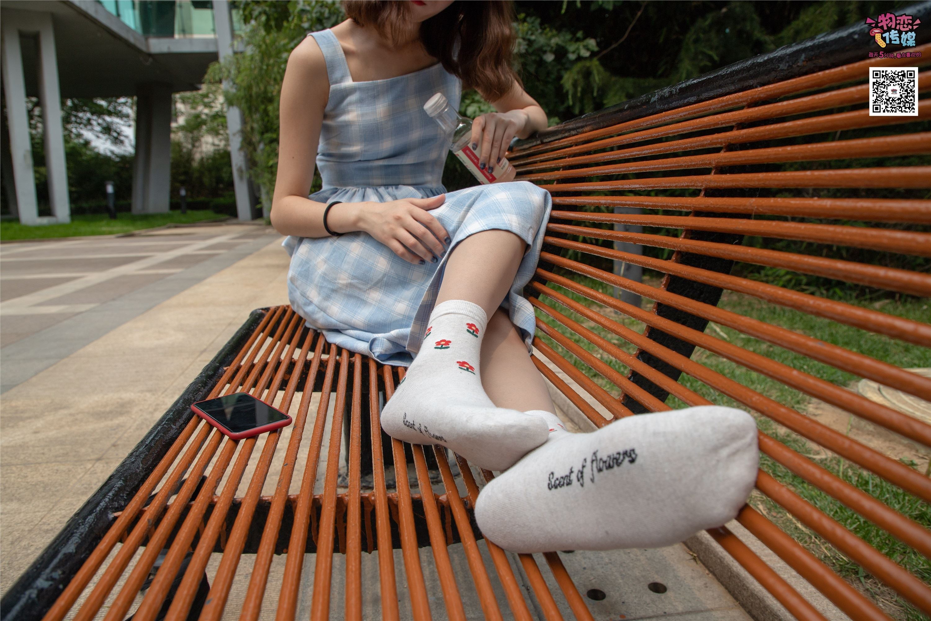 物恋传媒 No.016 经典就是不需挑片,透明肉丝配清纯白棉袜