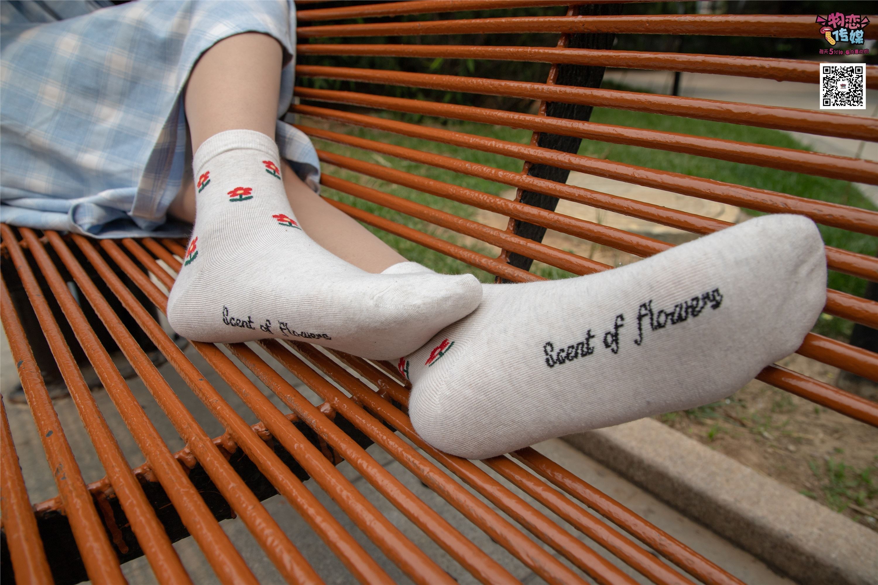 物恋传媒 No.016 经典就是不需挑片,透明肉丝配清纯白棉袜