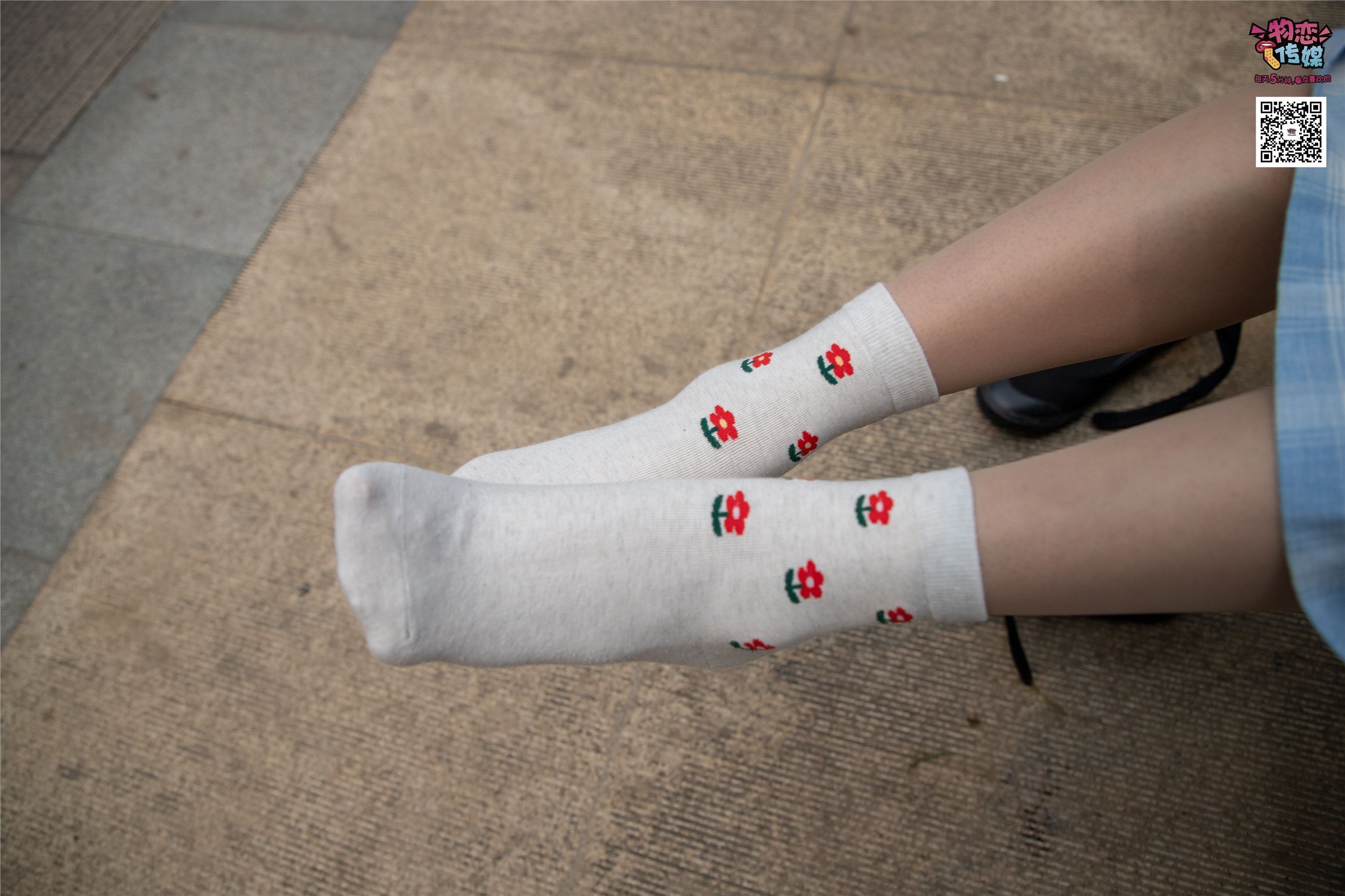 物恋传媒 No.016 经典就是不需挑片,透明肉丝配清纯白棉袜