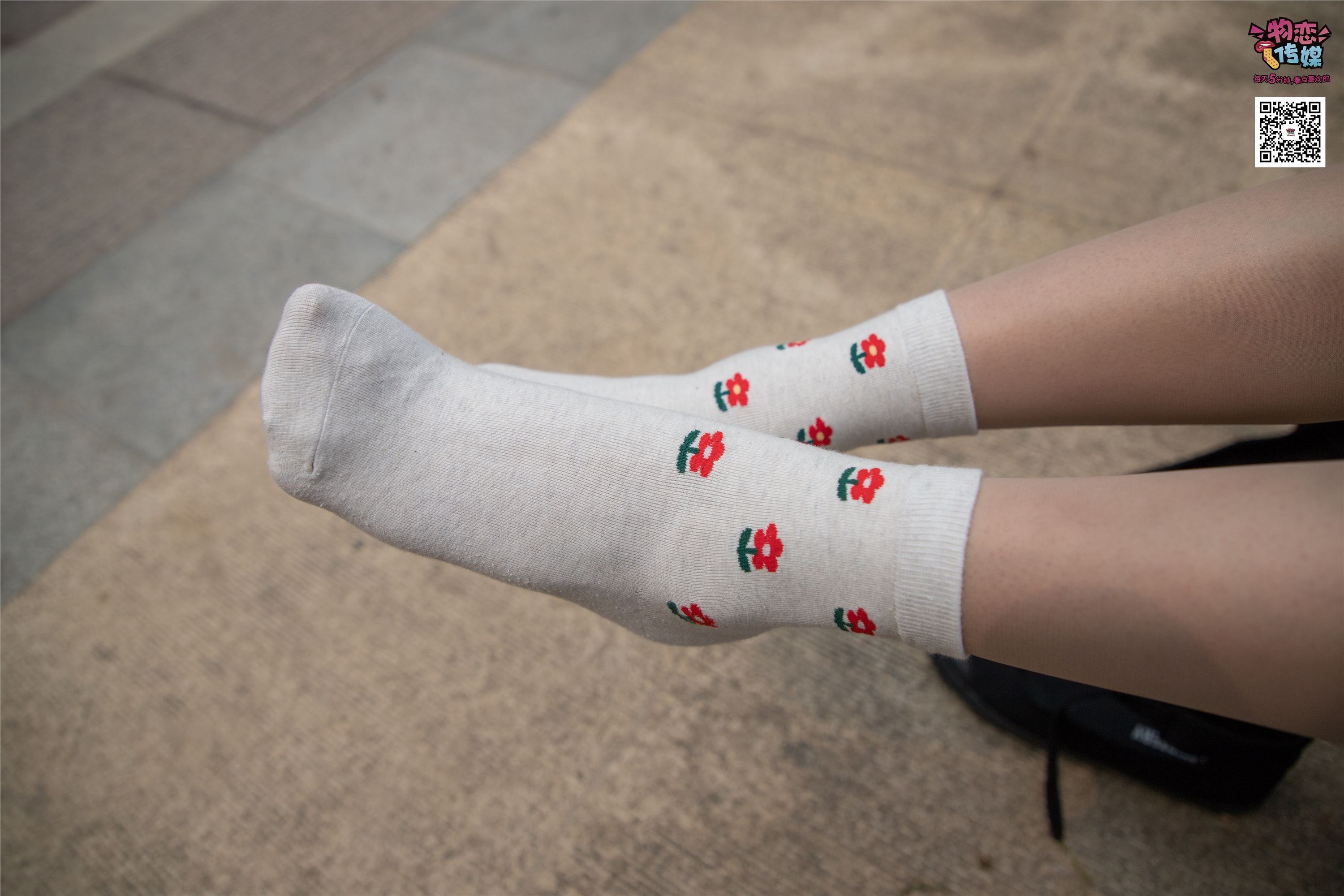 物恋传媒 No.016 经典就是不需挑片,透明肉丝配清纯白棉袜