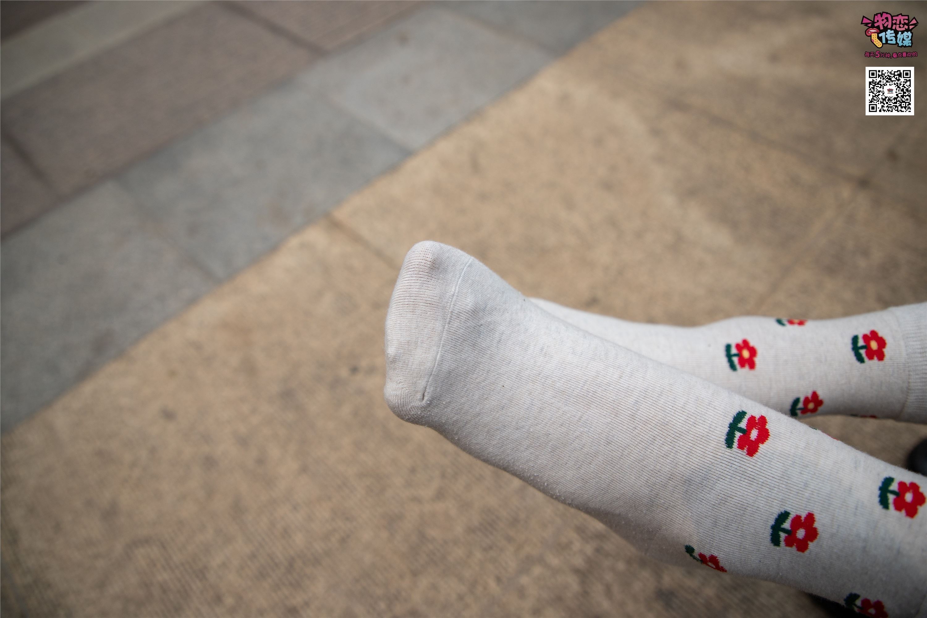 物恋传媒 No.016 经典就是不需挑片,透明肉丝配清纯白棉袜