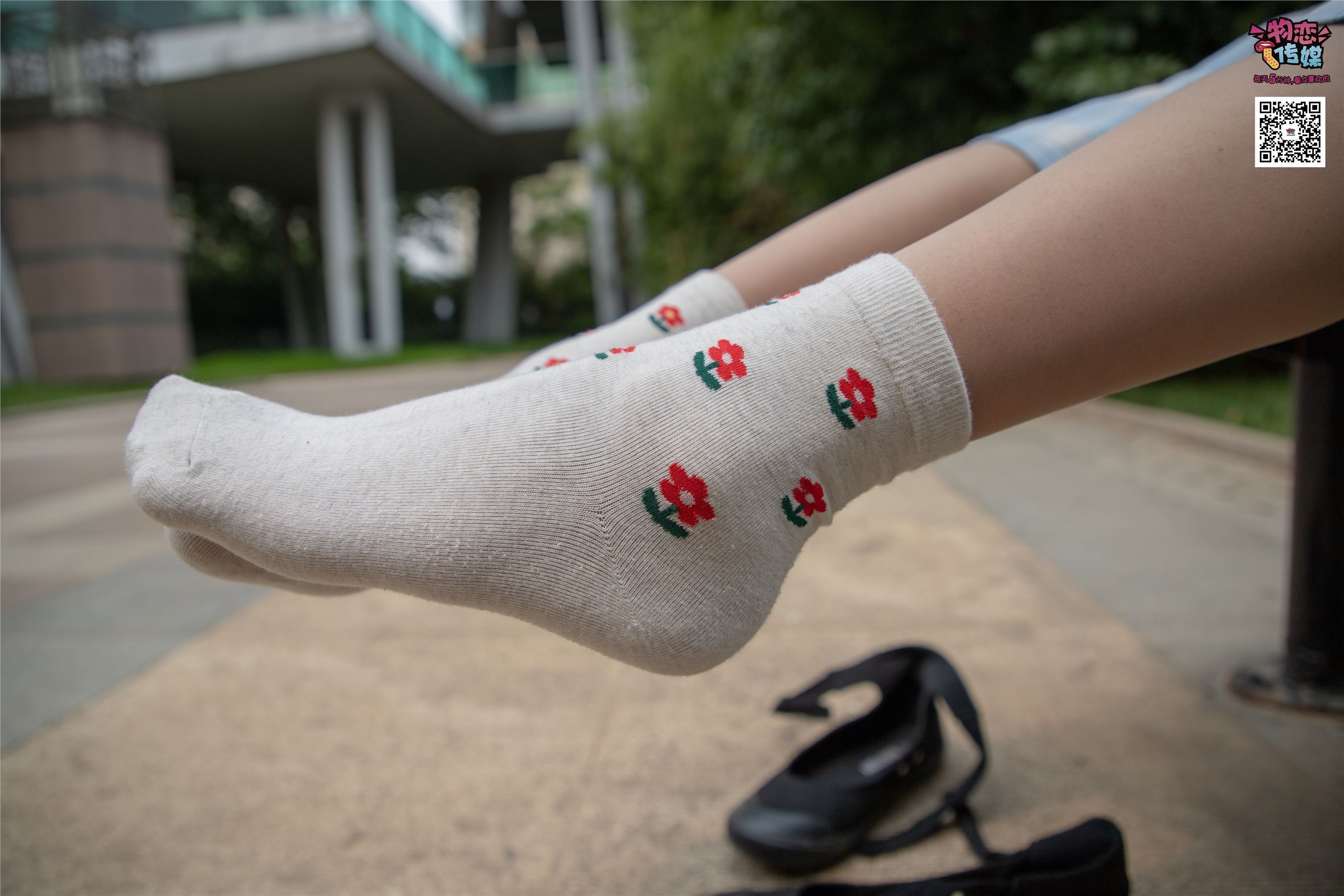 物恋传媒 No.016 经典就是不需挑片,透明肉丝配清纯白棉袜